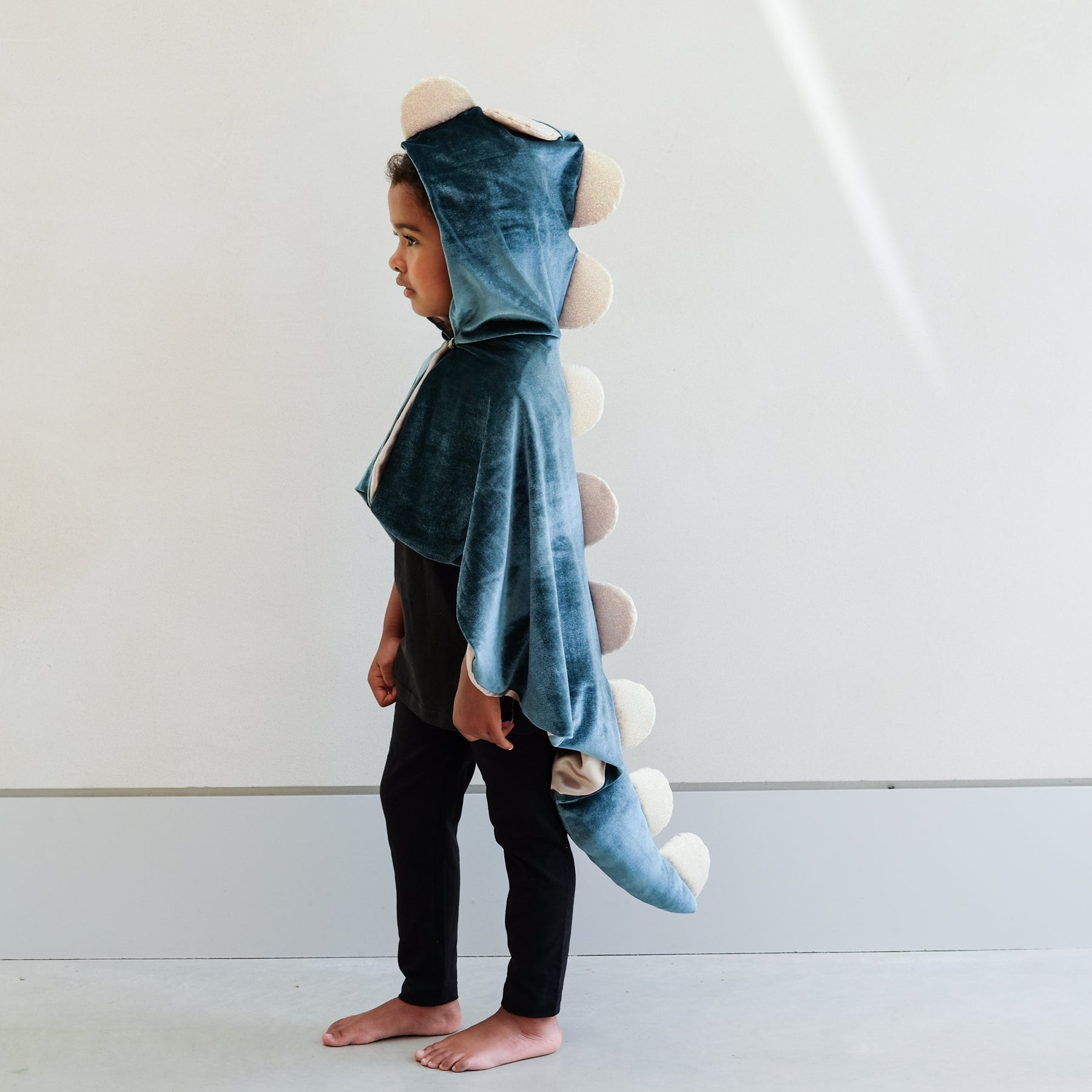 CHILDREN'S PLAY Friendly Dino Cape Mimi & Lula