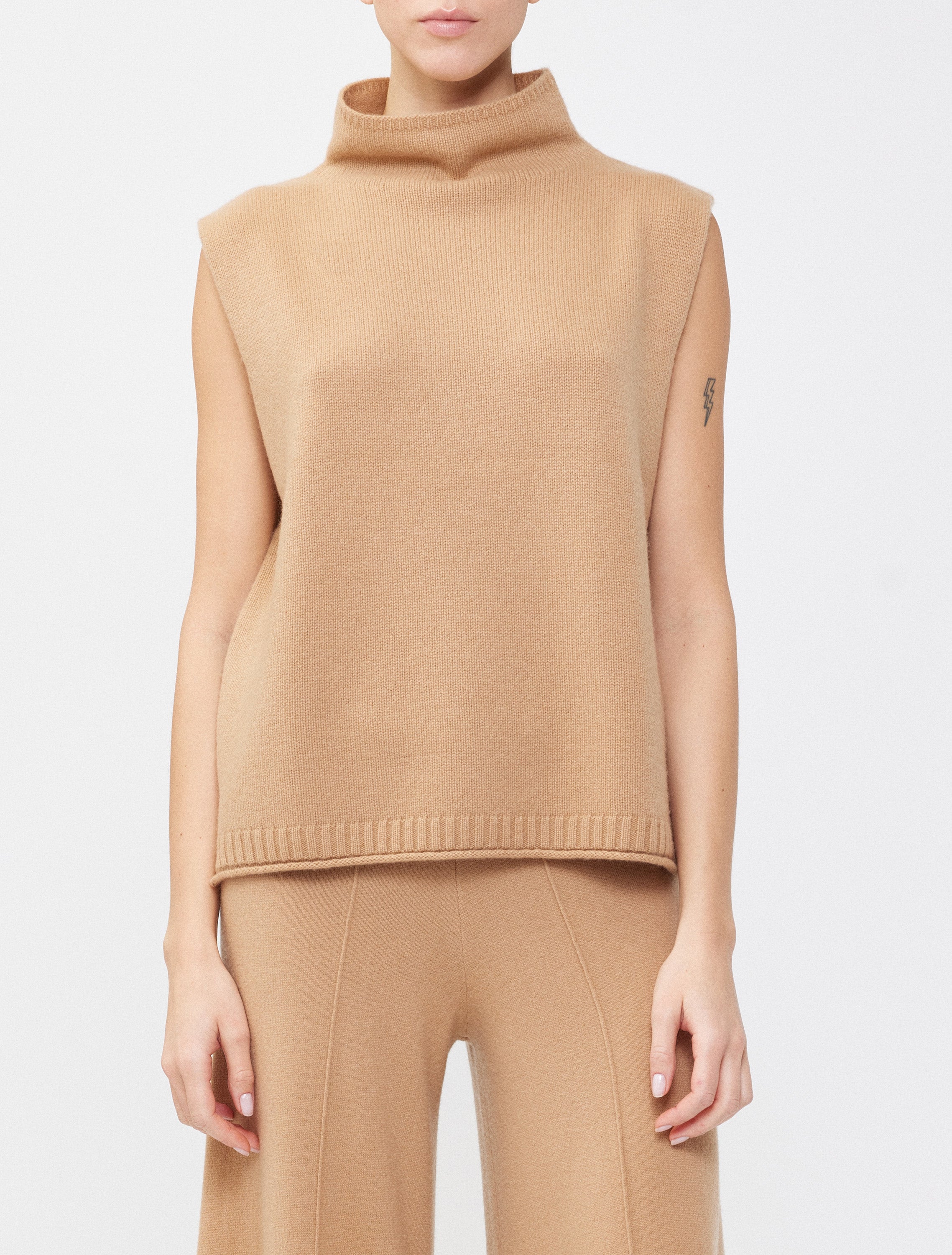 TOVA VEST IN SAVANNAH Lisa Yang