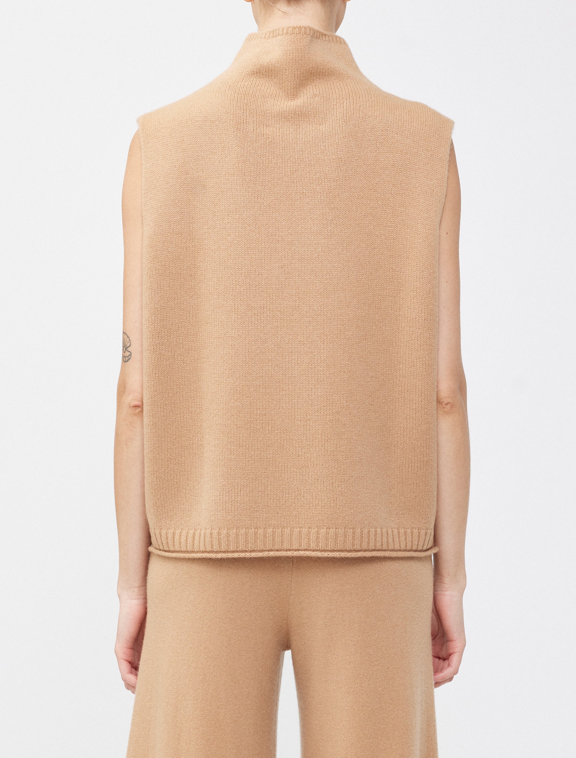 TOVA VEST IN SAVANNAH Lisa Yang