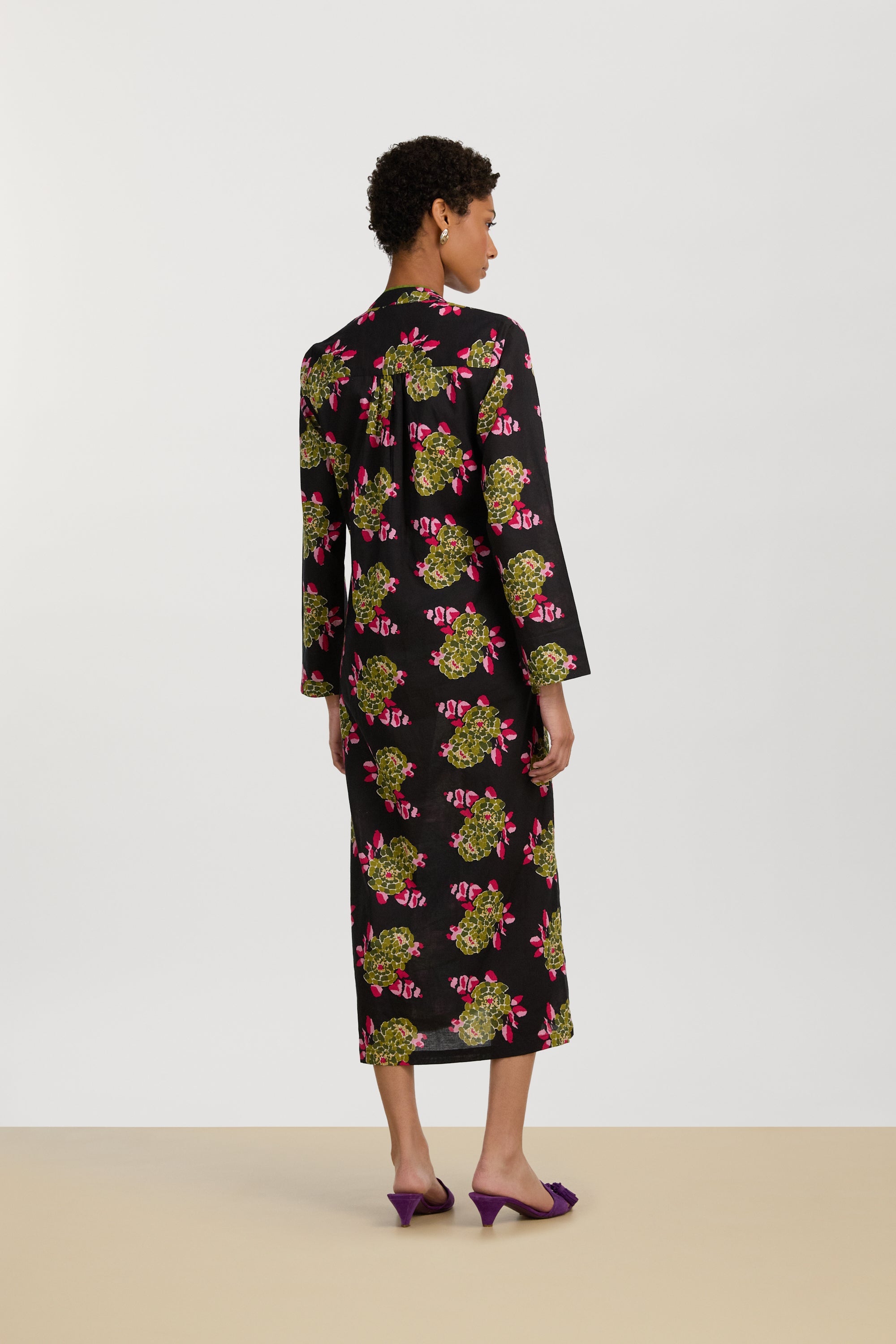 DRESSES/JUMPSUITS Radha Caftan in Suiko Flower Black Lisa Corti