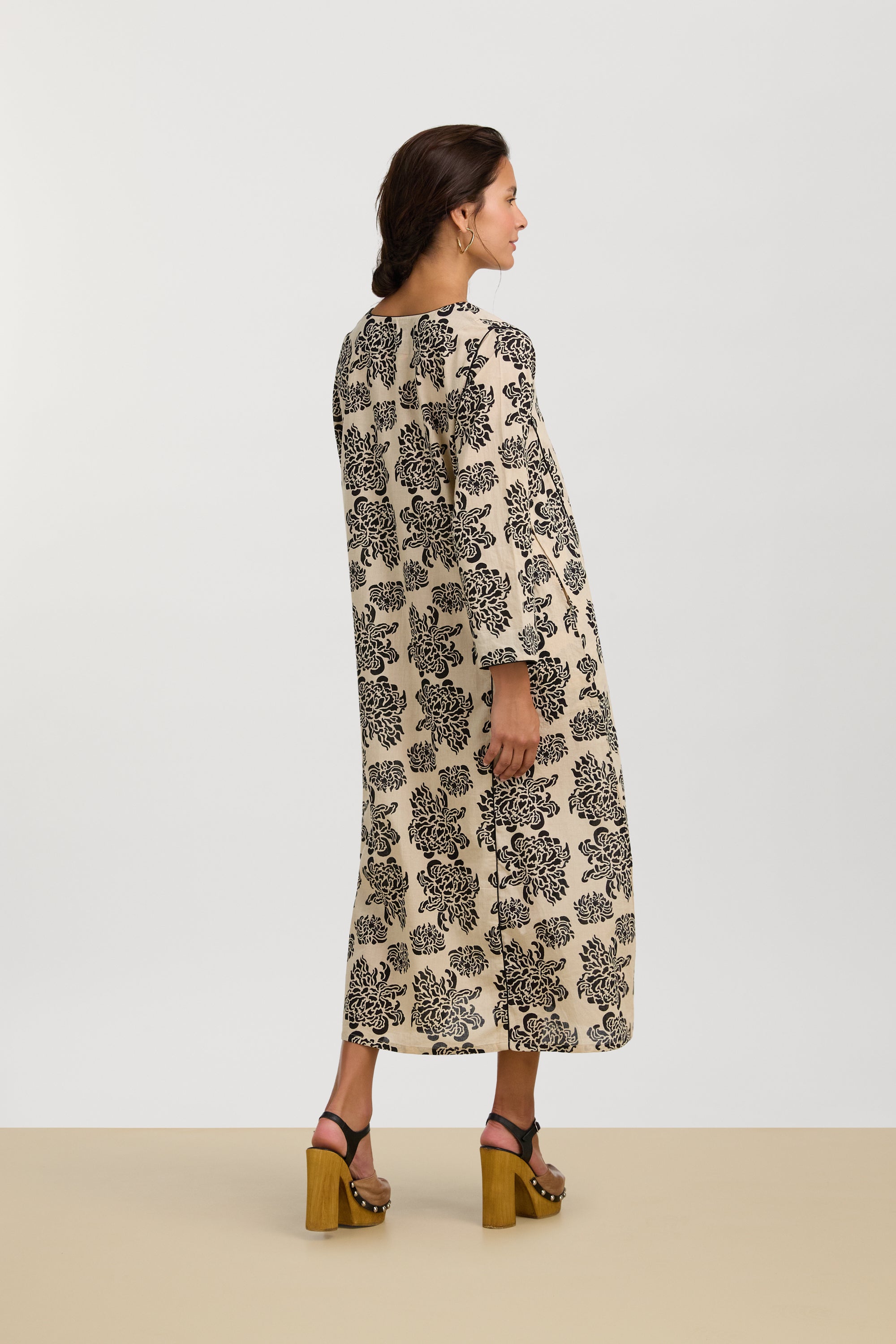 DRESSES/JUMPSUITS Sara Caftan in Naoshima Black Lisa Corti