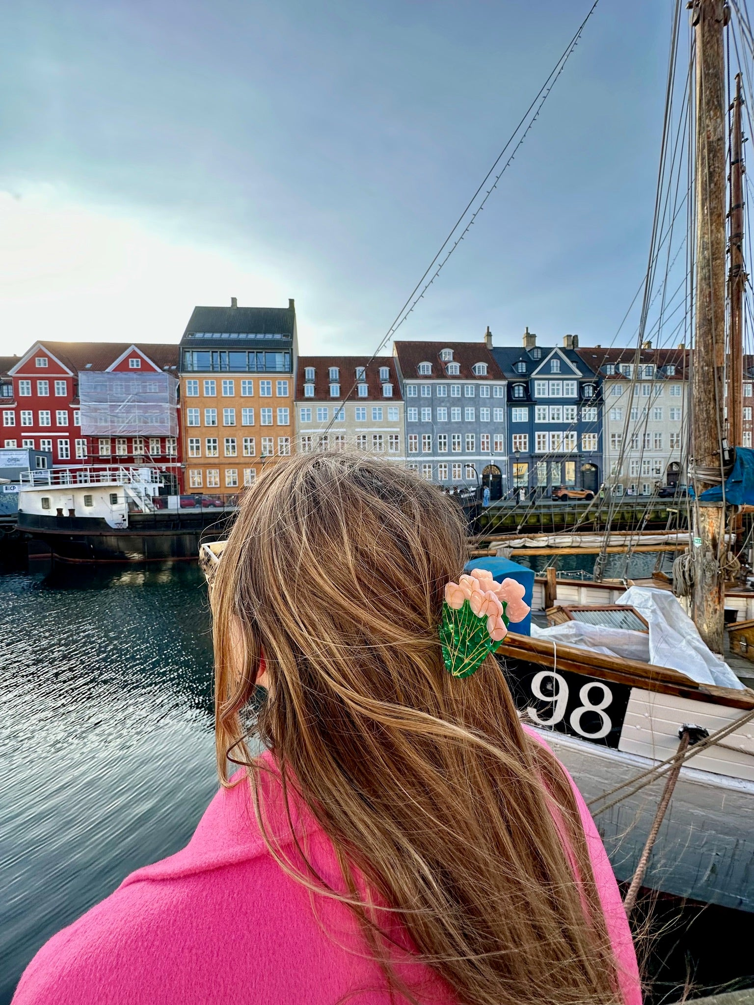 ACCESSORIES Tulips Claw Clip in Pink Solar Eclipse