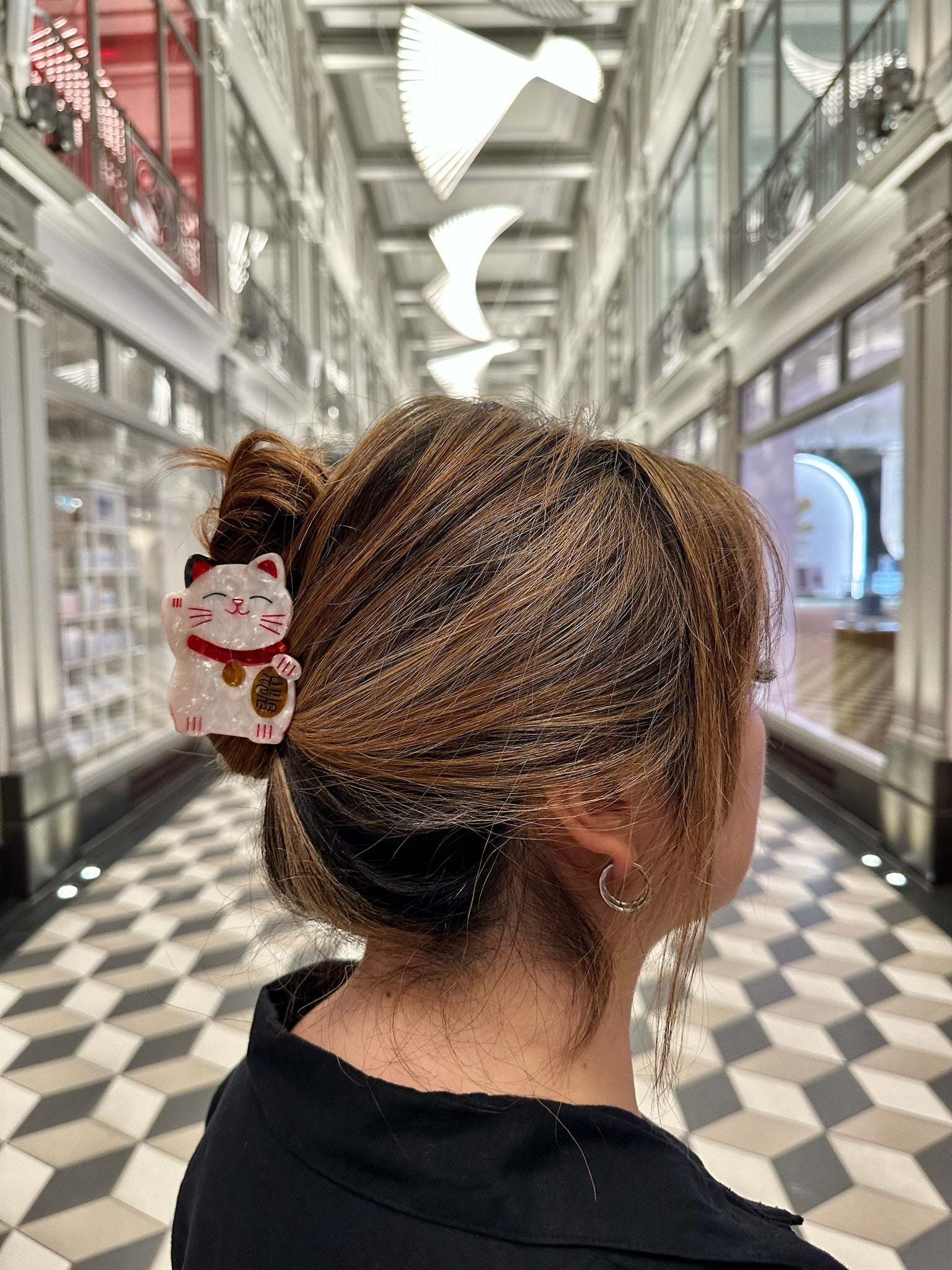 ACCESSORIES Lucky Cat Claw Clip in White Solar Eclipse