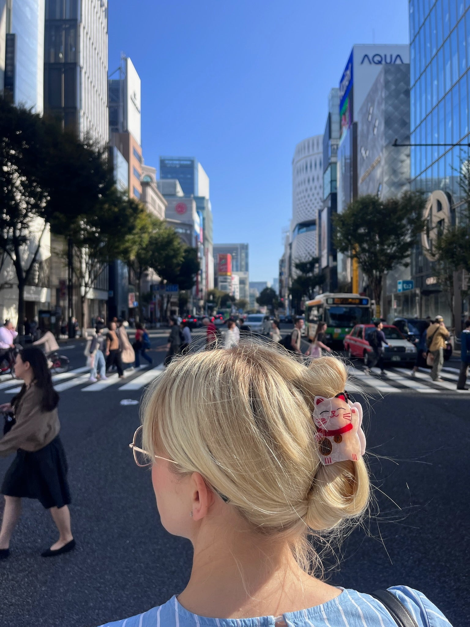 ACCESSORIES Lucky Cat Claw Clip in White Solar Eclipse