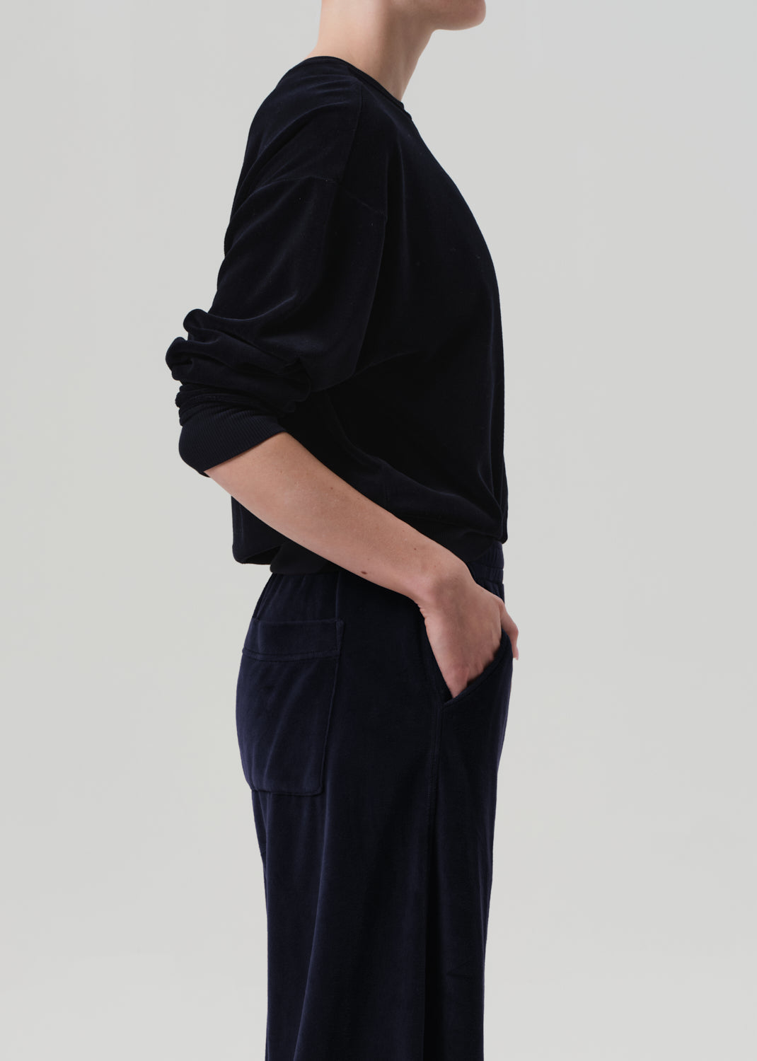 SWEATERS Vintage Velour Crewneck in Dark Navy Citizens of Humanity