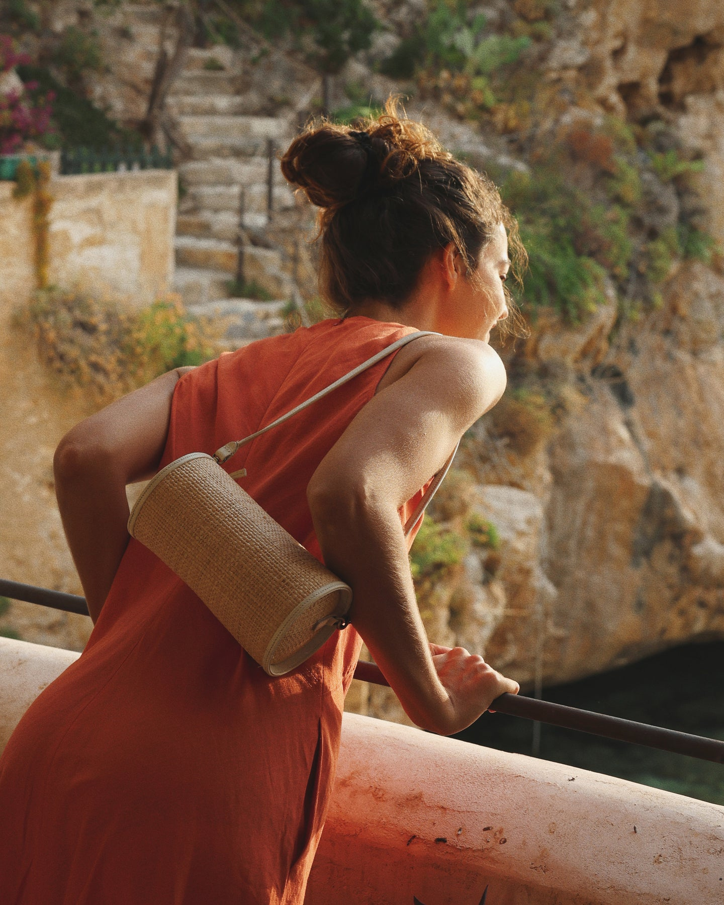 HANDBAGS LILOU HANDBAG IN BLACK RAFFIA Bembien