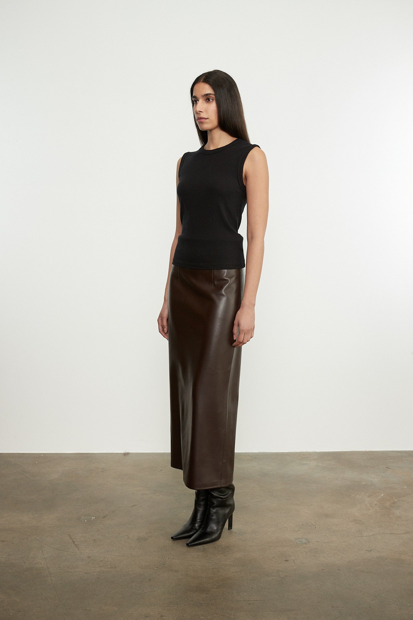 BLOUSES/SHIRTS/TOPS New Classic Sleeveless Crew in Black Enza Costa