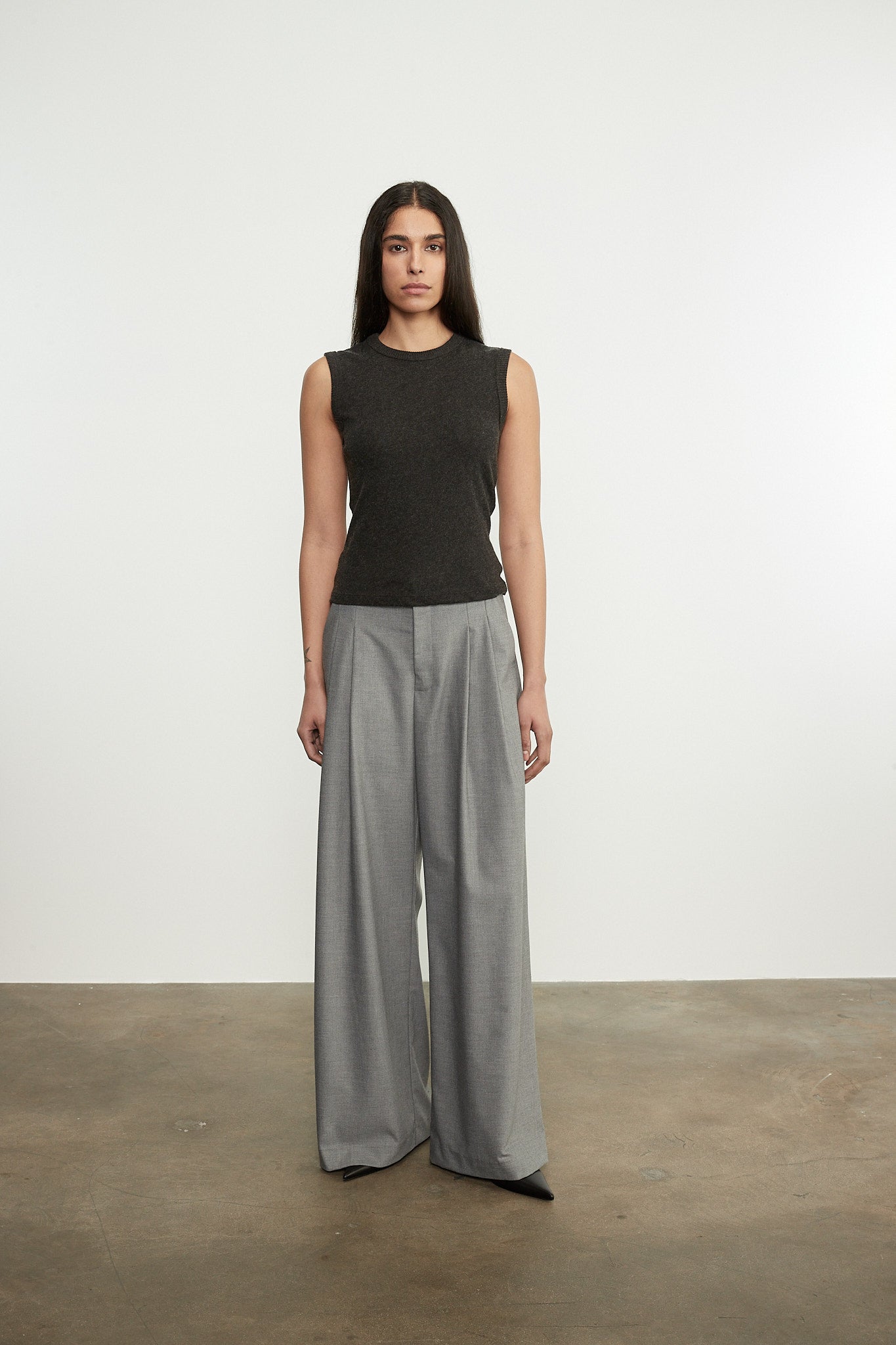 BLOUSES/SHIRTS/TOPS New Classic Sleeveless Crew in Charcoal Enza Costa