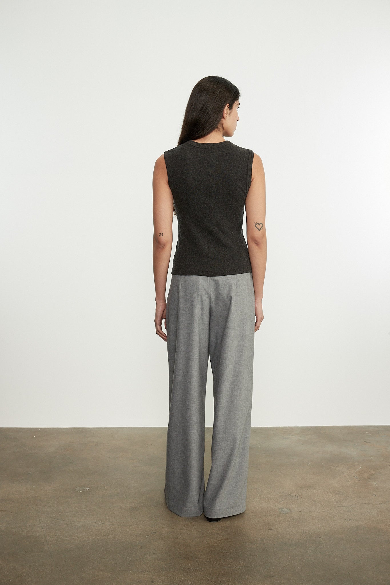 BLOUSES/SHIRTS/TOPS New Classic Sleeveless Crew in Charcoal Enza Costa