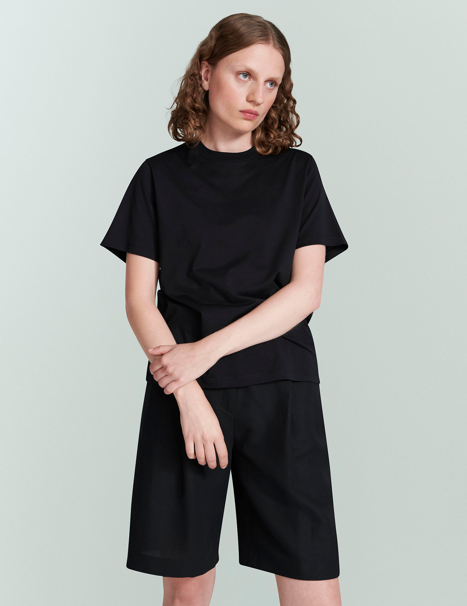 BLOUSES/SHIRTS/TOPS Classic Jersey T-Shirt in Black Handvaerk