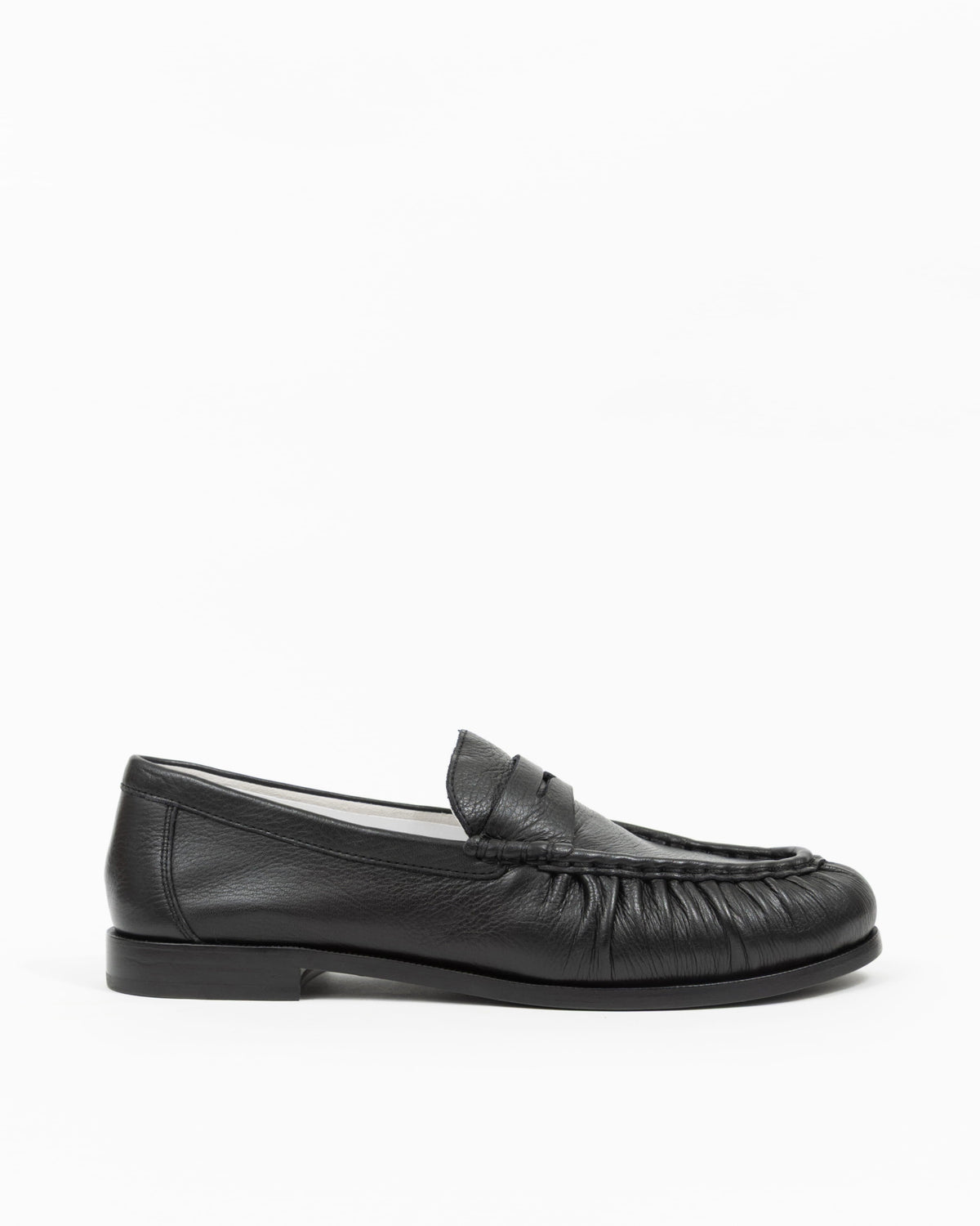 SHOES Dover Loafer in Black Oncept