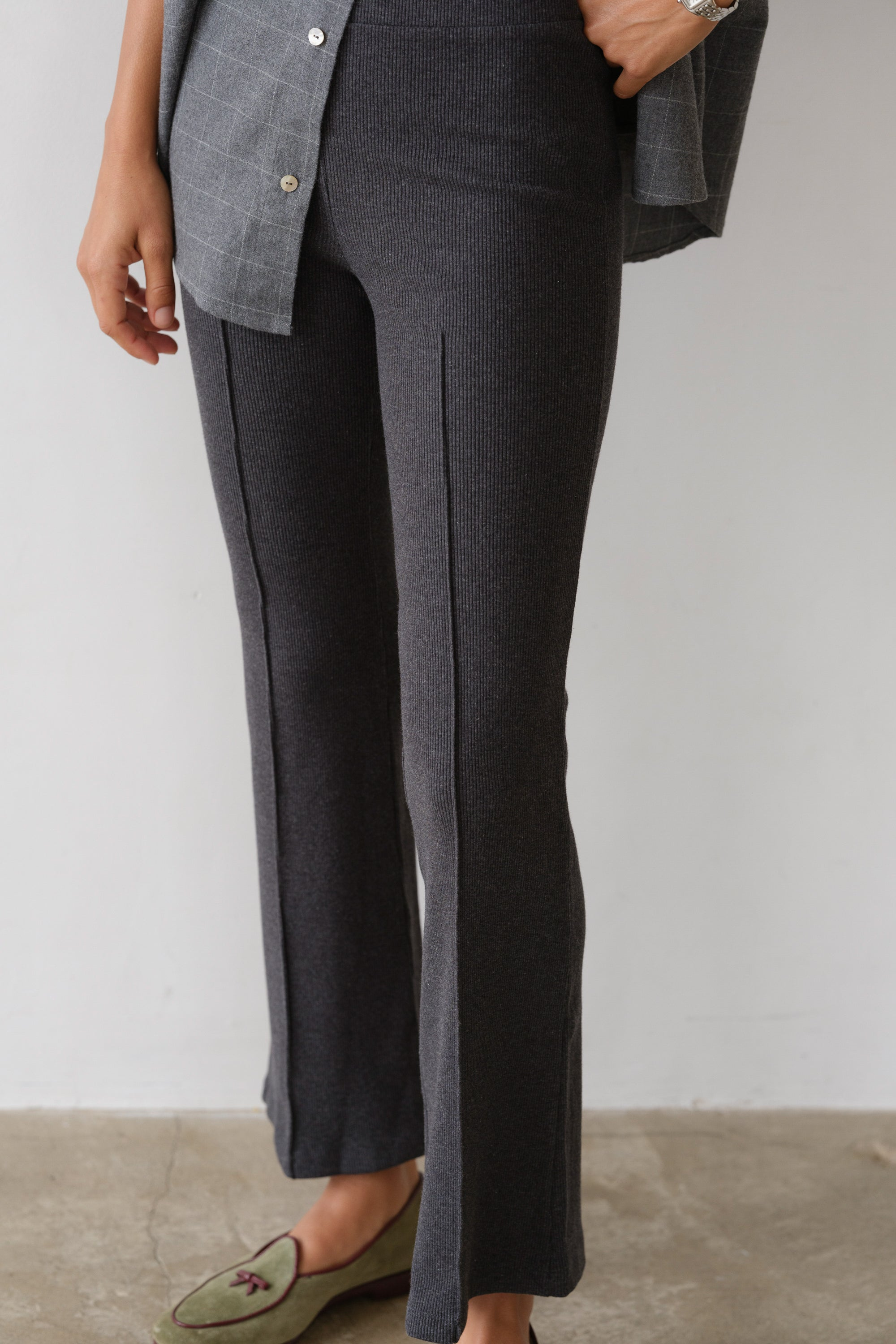 PANTS/SHORTS Rib Kick Flare Pant in Charcoal Grey Donni