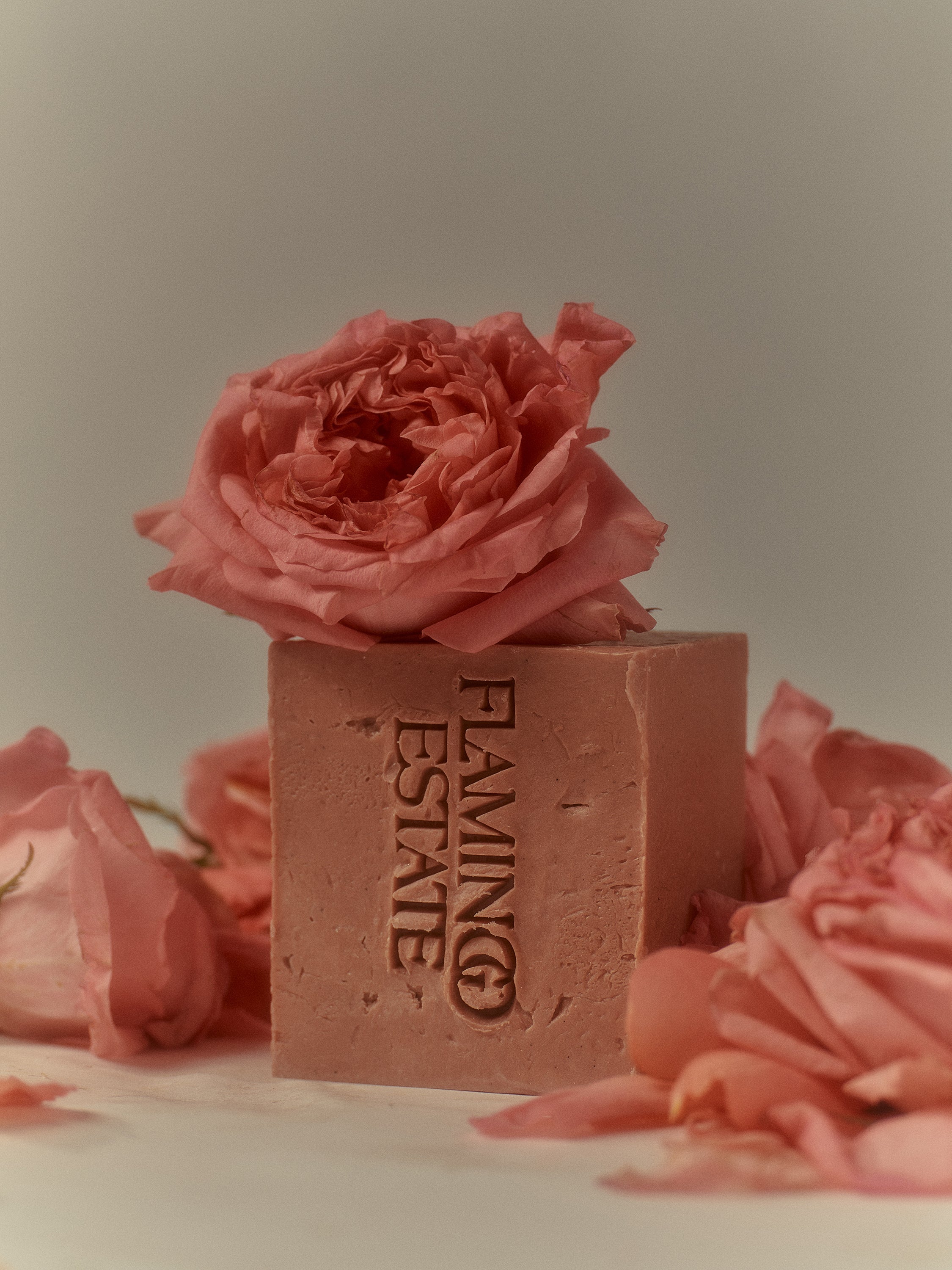 APOTHECARY Night Blooming Jasmine & Damask Bar Soap Flamingo Estate