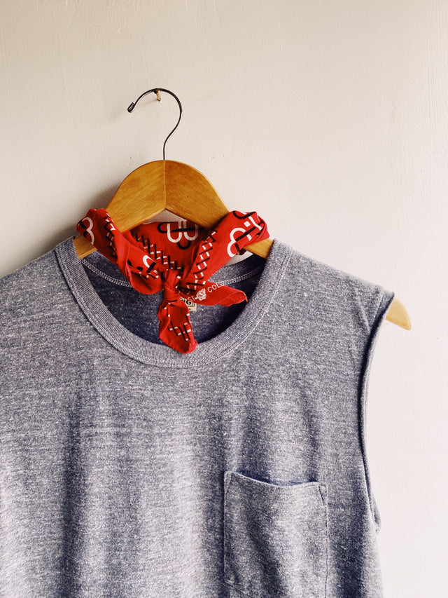 TEES/TANKS THE MUSCLE TEE Hey Gang