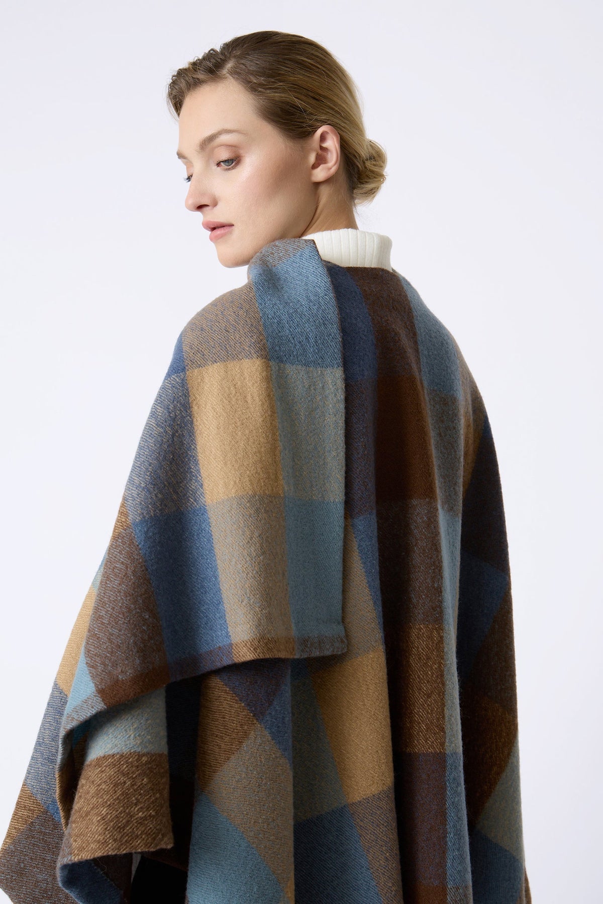 COATS/JACKET Montana Poncho in Autumn Check Kal Rieman