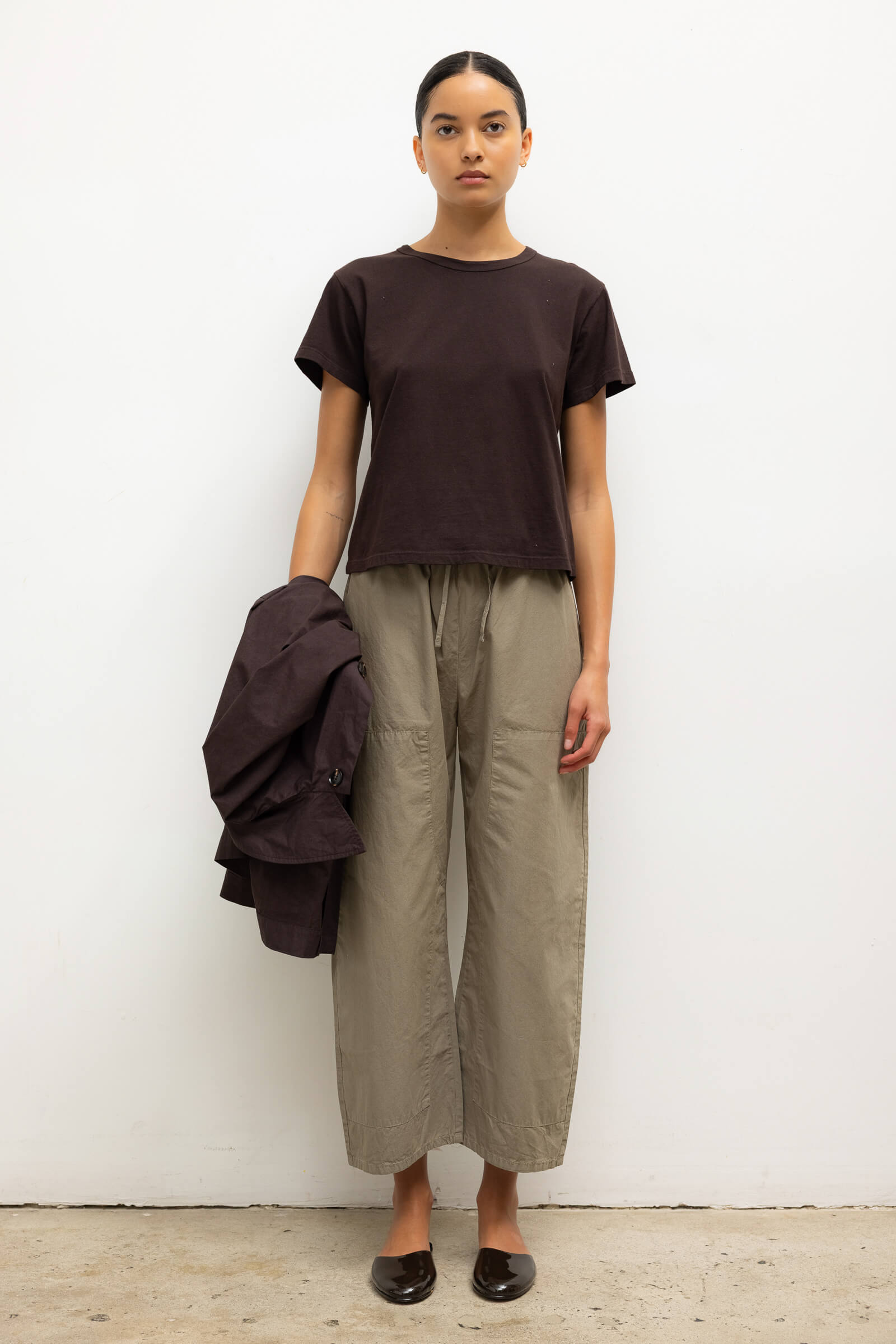 TEES/TANKS The Margo Tee in Chocolate Leset