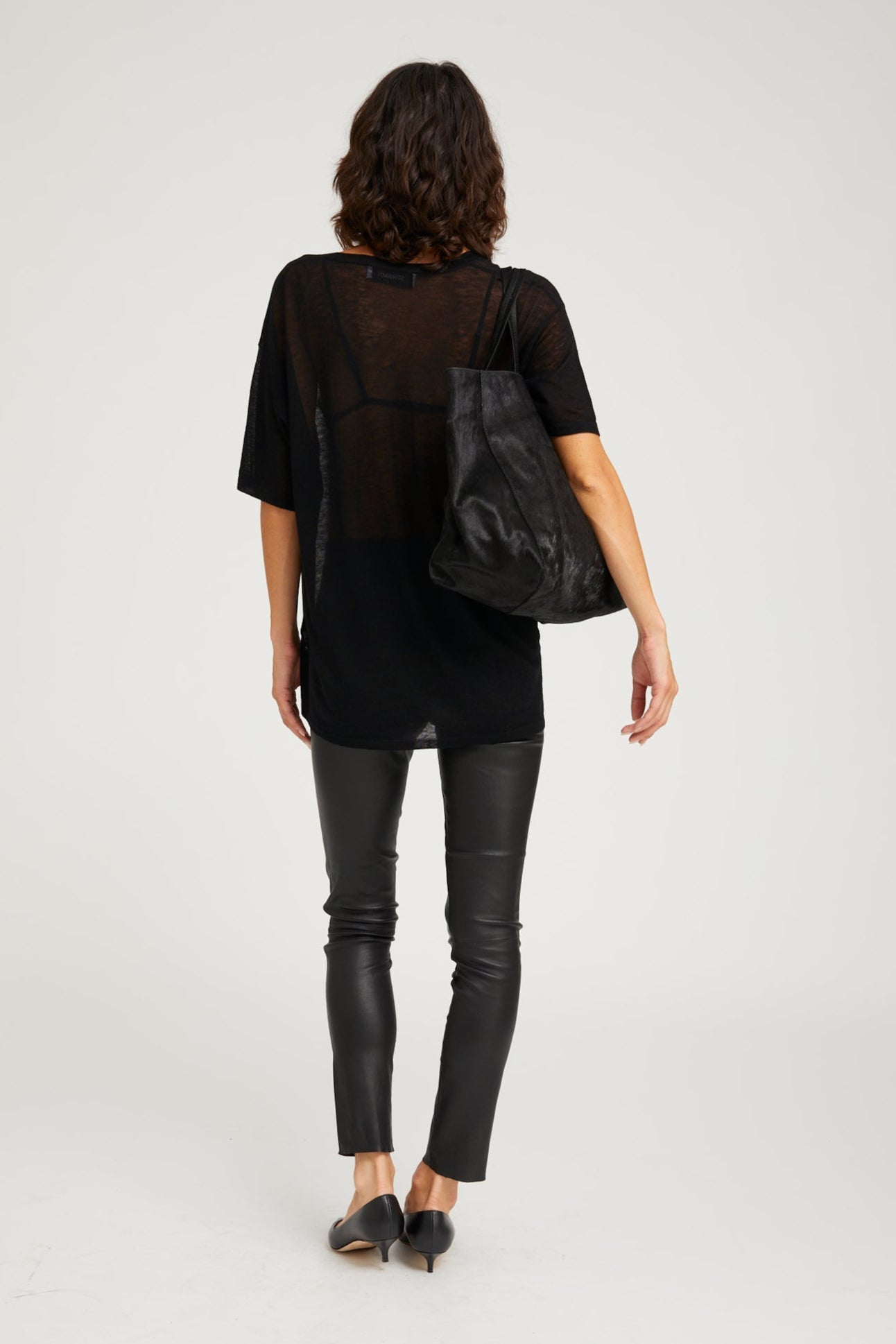 TEES/TANKS V-Neck Tee in Black SPRWMN