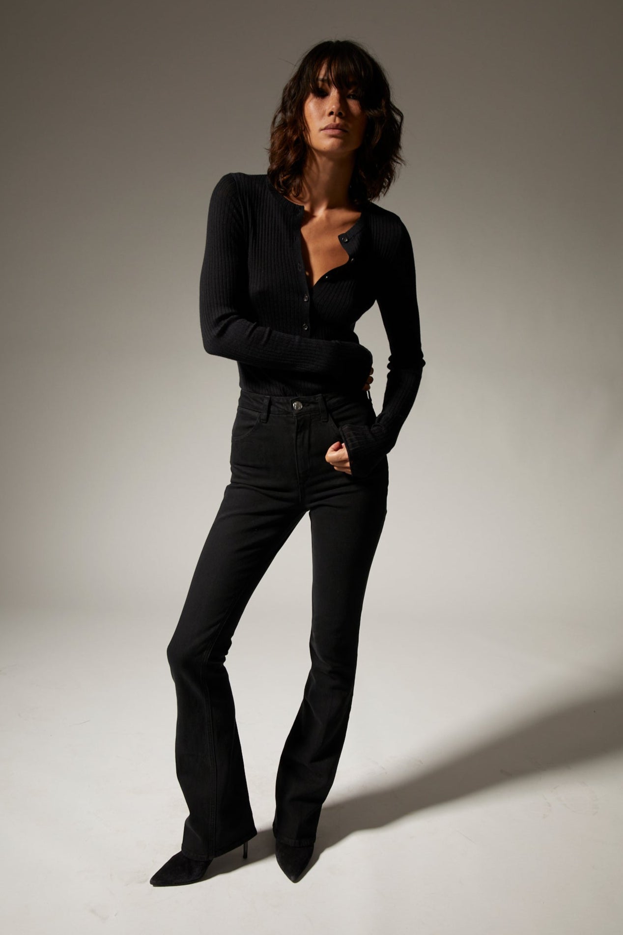 BLOUSES/SHIRTS/TOPS Long Sleeve Cashmere Henley in Black SPRWMN