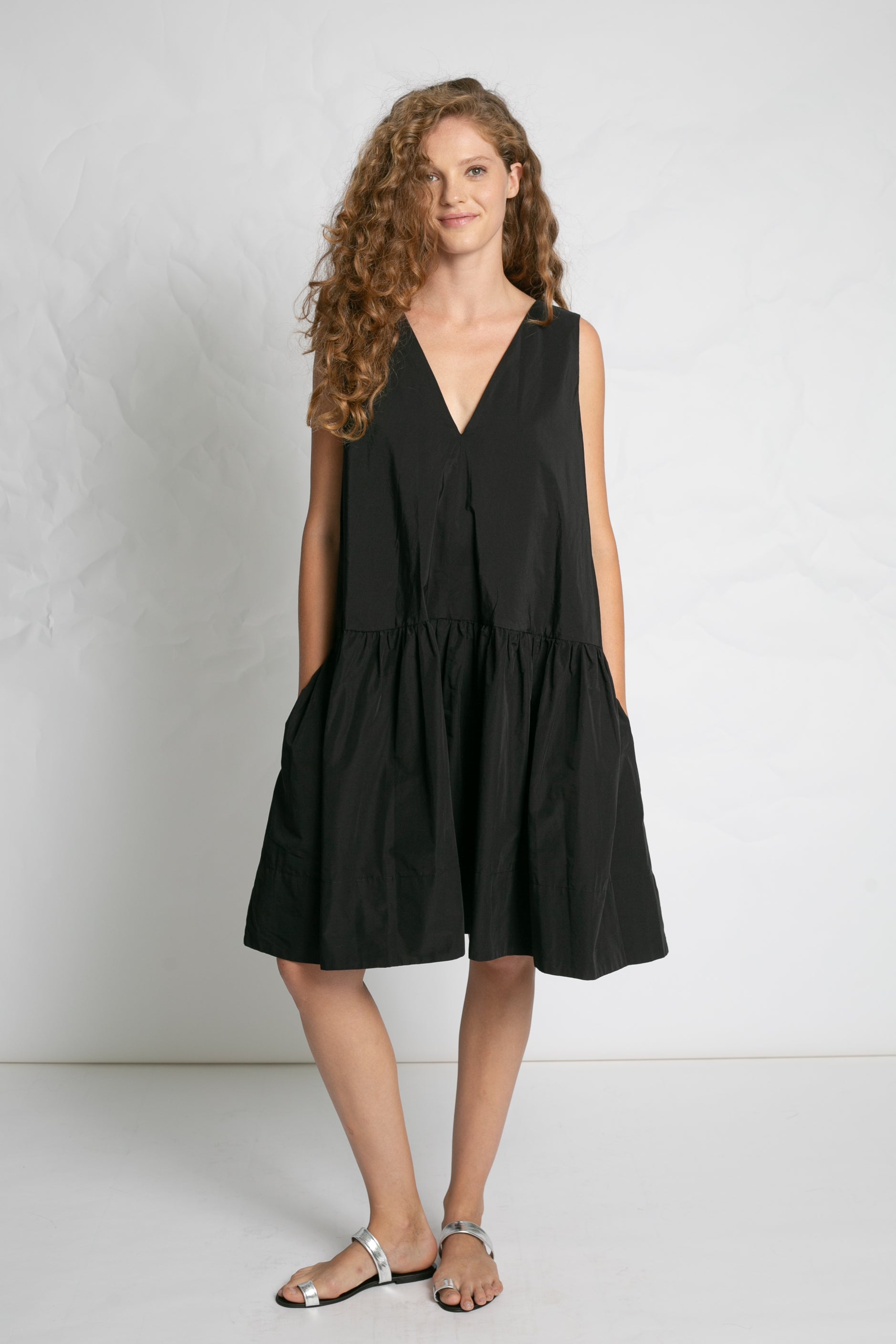 DRESSES/JUMPSUITS V-Neck Volume Dress in Black Les Filles d'Ailleurs