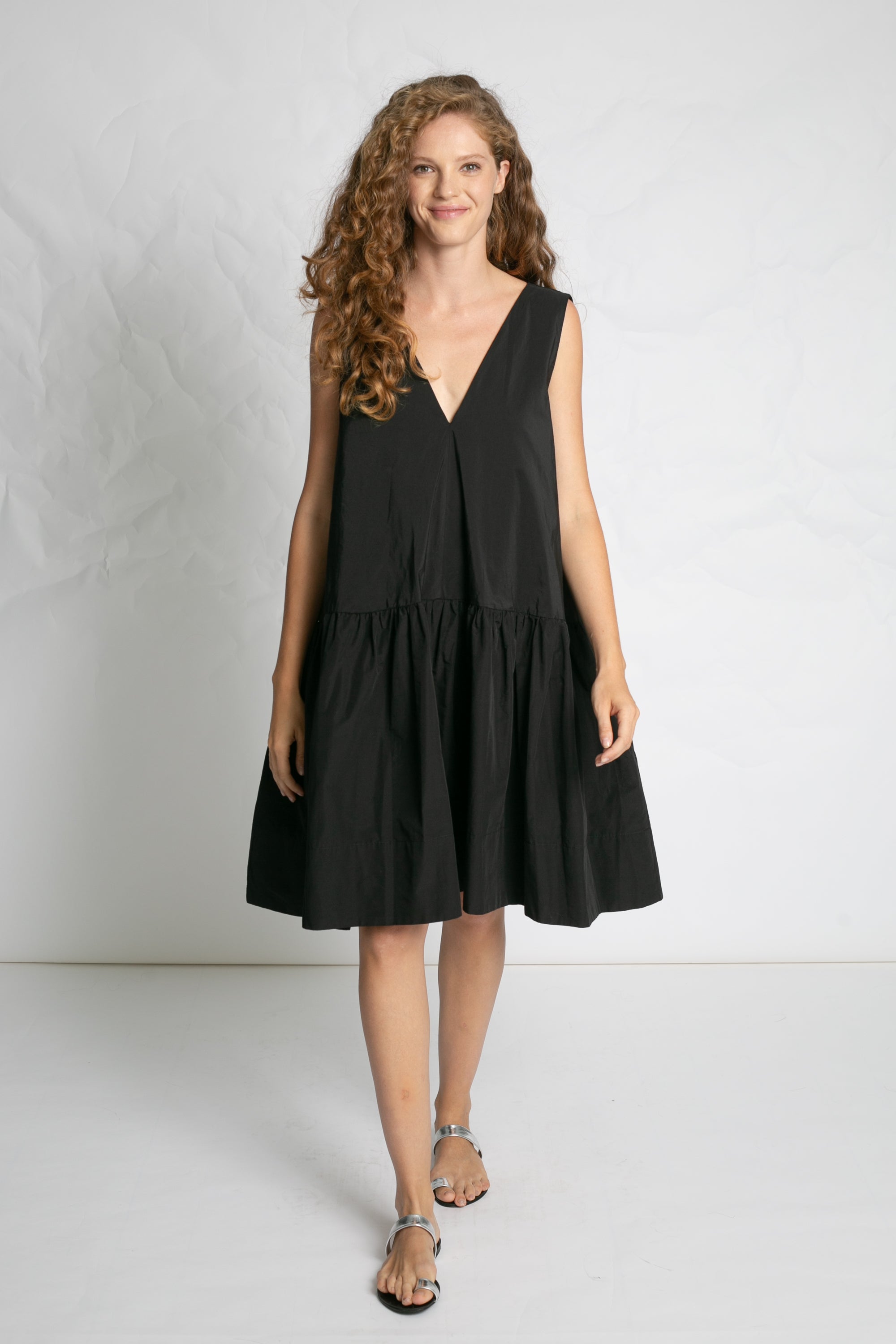 DRESSES/JUMPSUITS V-Neck Volume Dress in Black Les Filles d'Ailleurs
