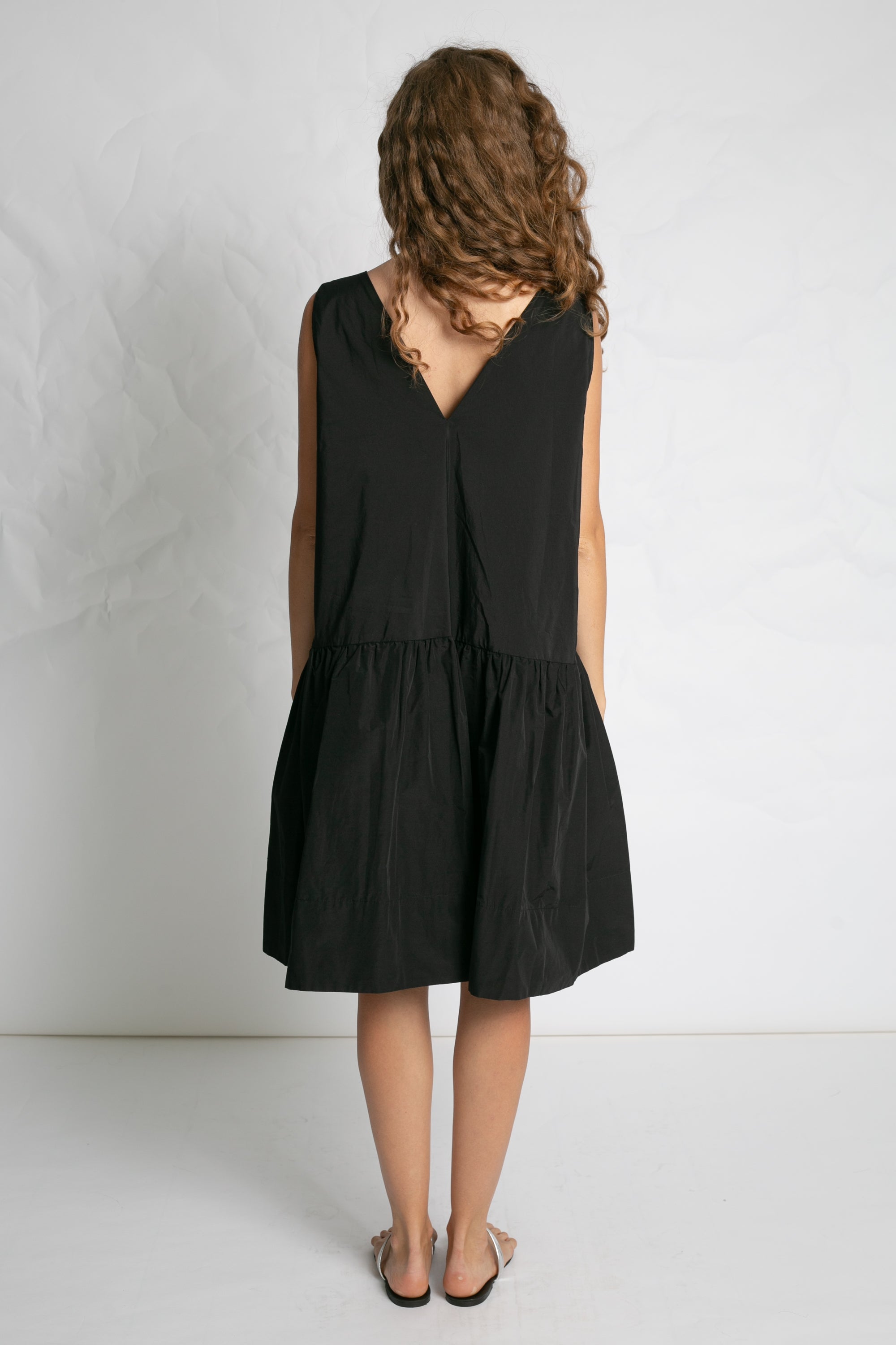 DRESSES/JUMPSUITS V-Neck Volume Dress in Black Les Filles d'Ailleurs
