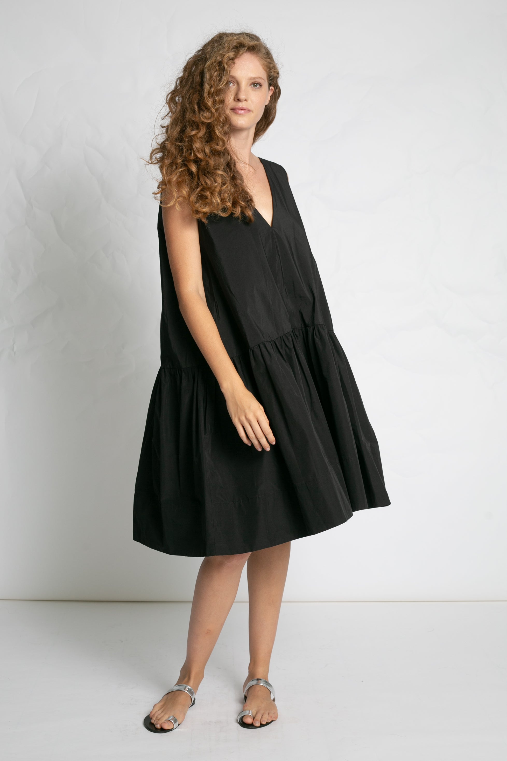 DRESSES/JUMPSUITS V-Neck Volume Dress in Black Les Filles d'Ailleurs