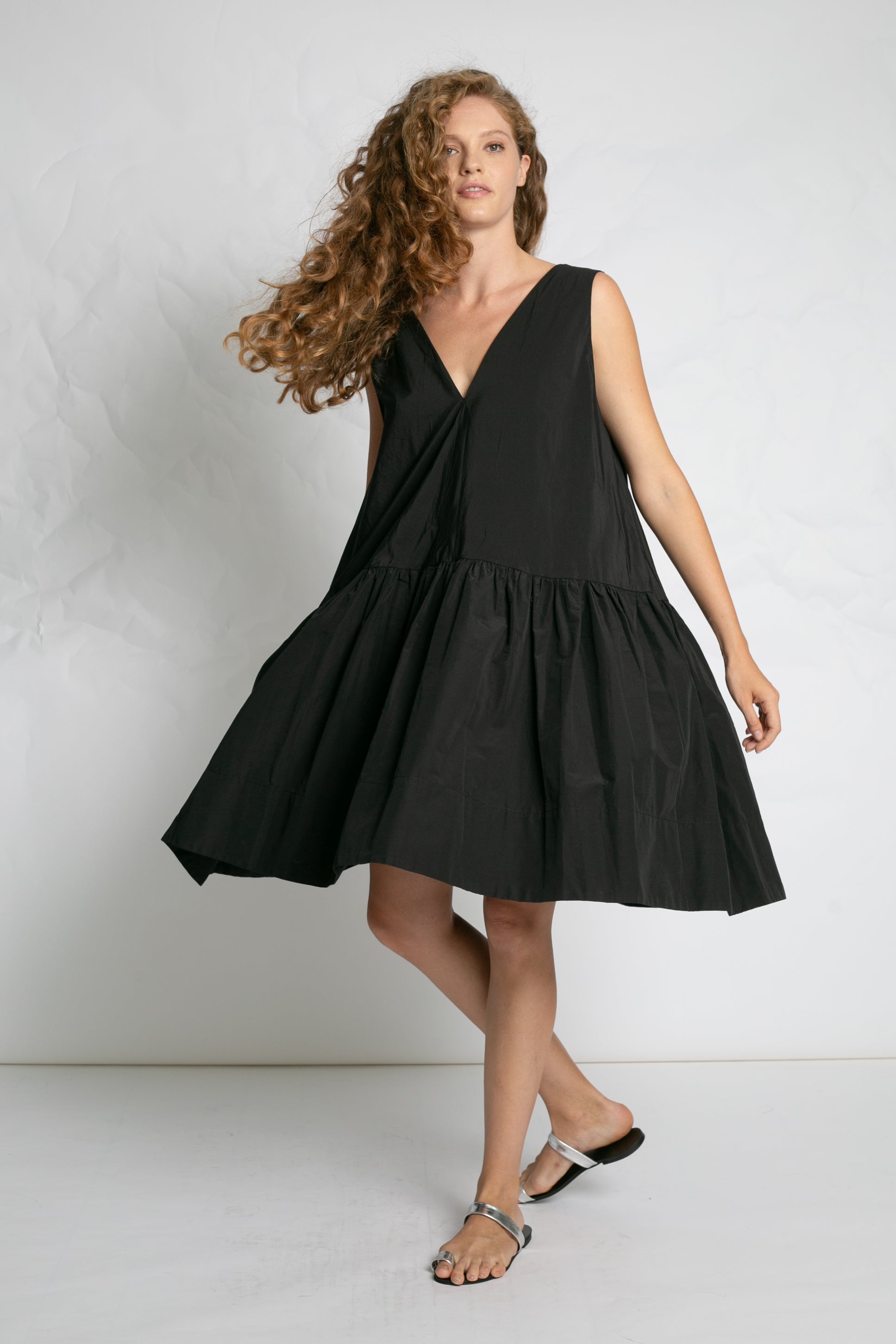 DRESSES/JUMPSUITS V-Neck Volume Dress in Black Les Filles d'Ailleurs