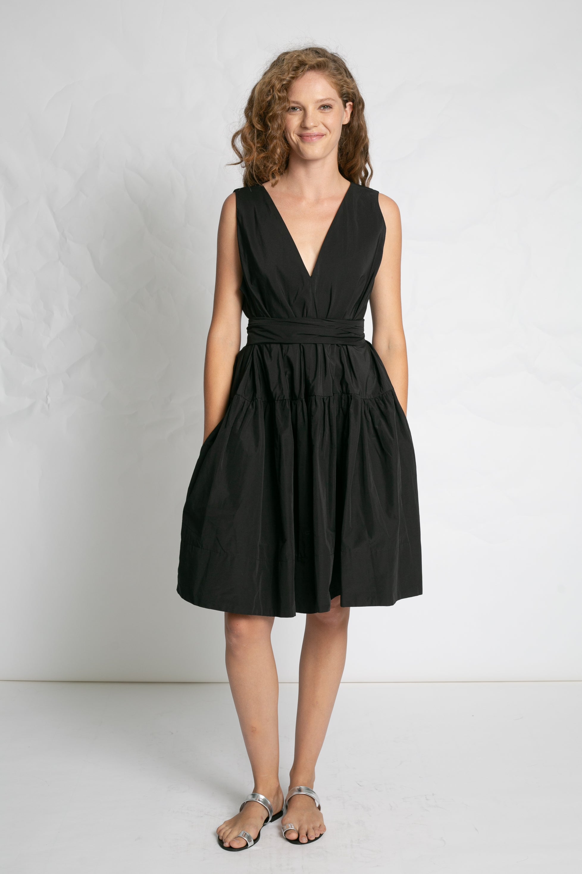 DRESSES/JUMPSUITS V-Neck Volume Dress in Black Les Filles d'Ailleurs