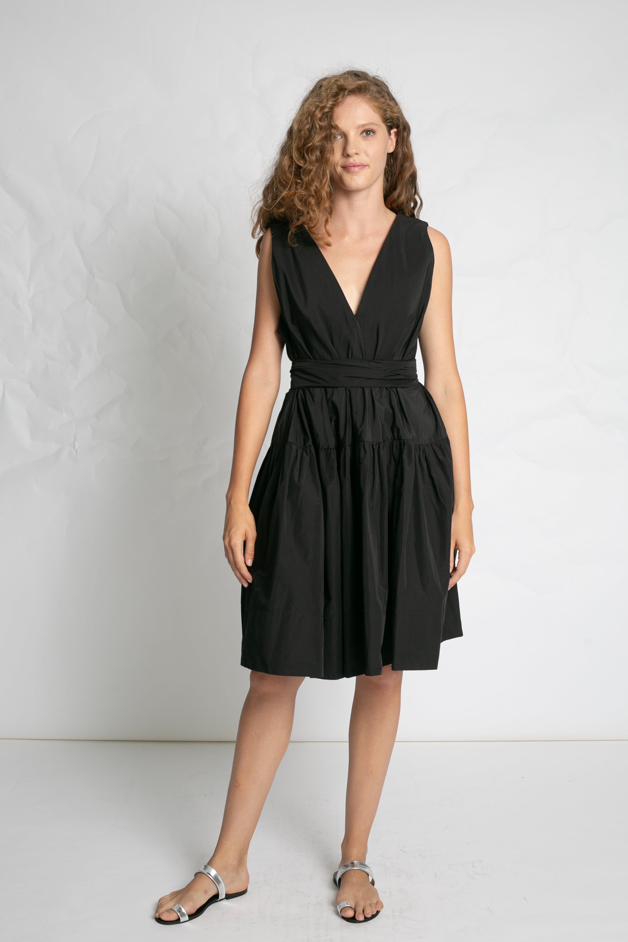 DRESSES/JUMPSUITS V-Neck Volume Dress in Black Les Filles d'Ailleurs