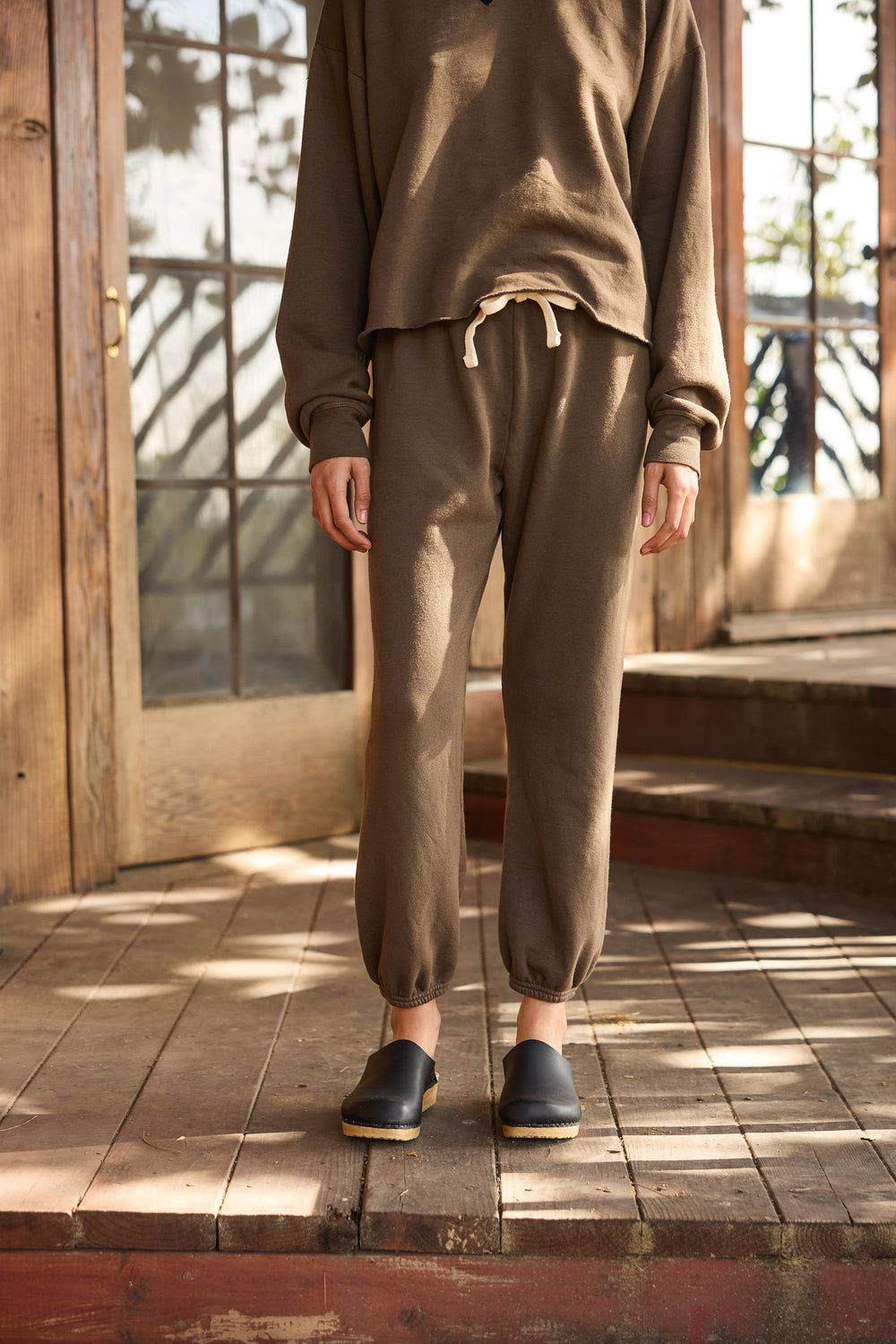 LOUNGE Sweatpants in Mud Hey Gang