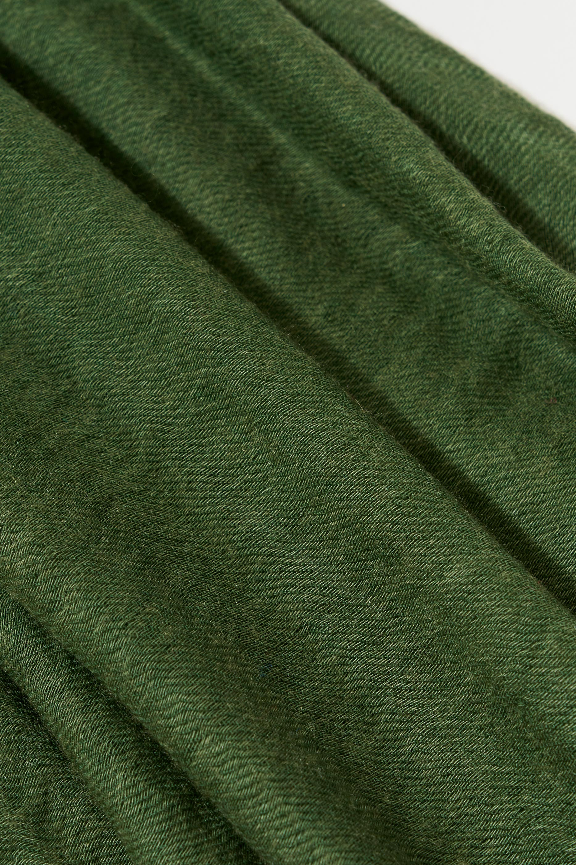 ACCESSORIES Cashmere Crinkle Scarf in Cedar Organic by John Patrick