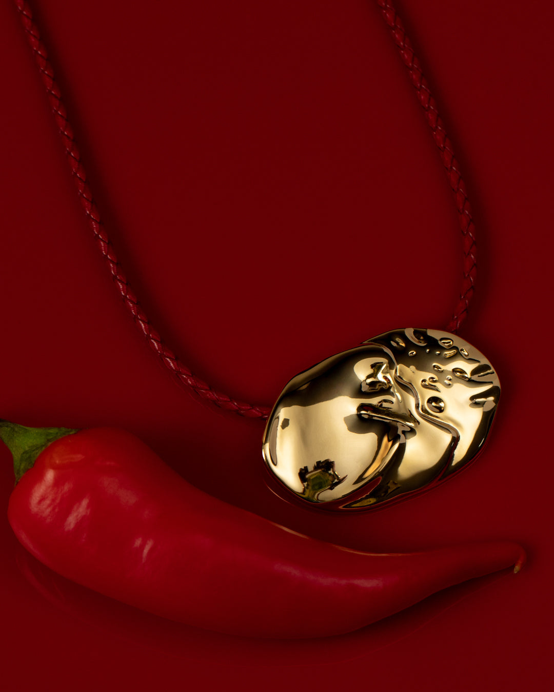 FASHION JEWELRY Granada Disc Necklace in Red Luv Aj