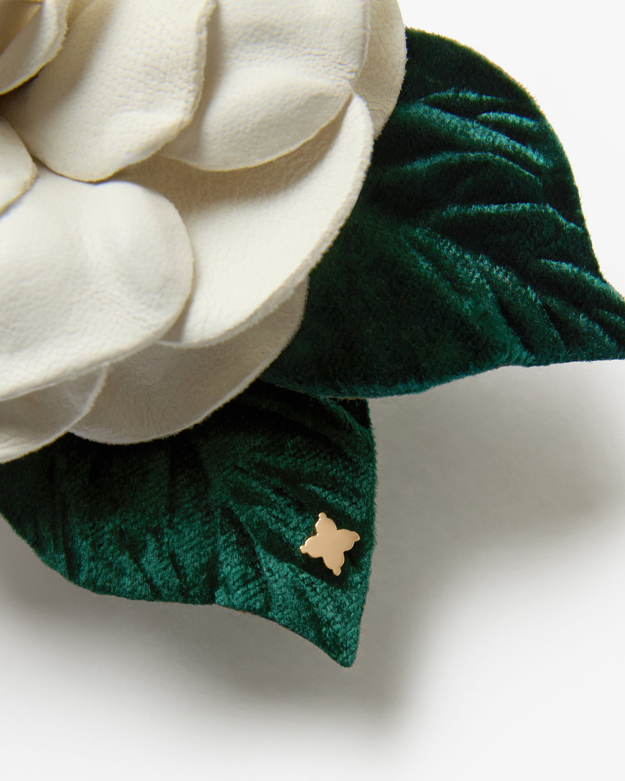ACCESSORIES The Small Gardenia Pin Helena Simon