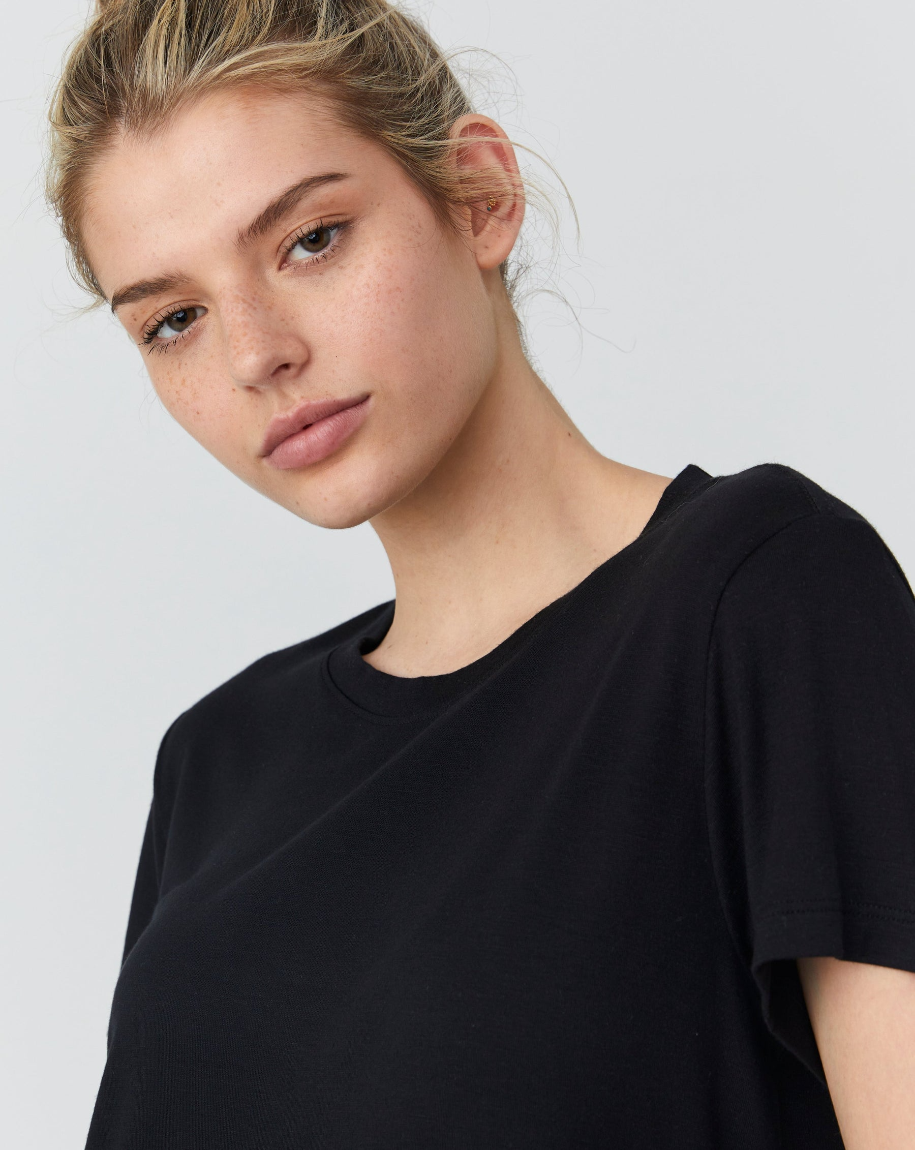 TEES/TANKS BROOKLYN TEE IN BLACK Wheat