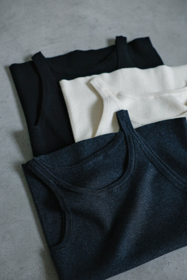 TEES/TANKS Ribbed Crew Neck Tank Top in Black CT Plage