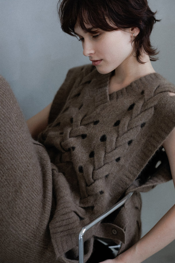 SWEATERS Open Cable Knit Vest in Camel CT Plage