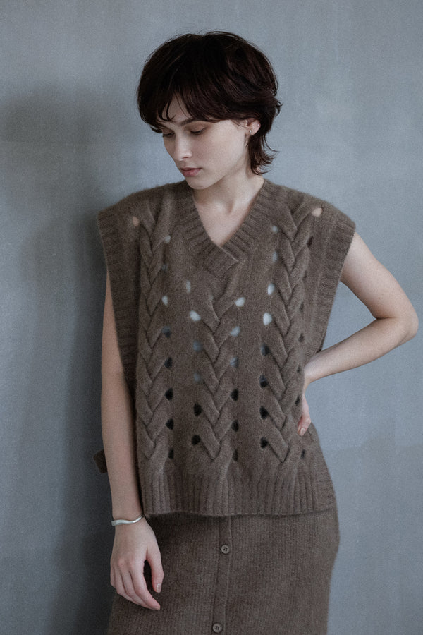 SWEATERS Open Cable Knit Vest in Camel CT Plage