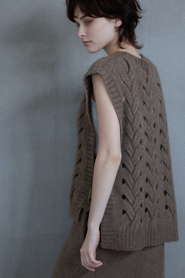 SWEATERS Open Cable Knit Vest in Camel CT Plage
