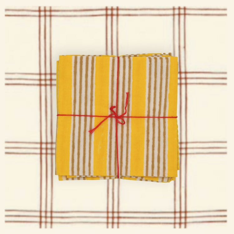 HOME DECOR Suzette Napkin in Alice Gold Suzette a table