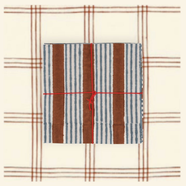 HOME DECOR Suzette Napkin in Alice Tobacco Suzette a table
