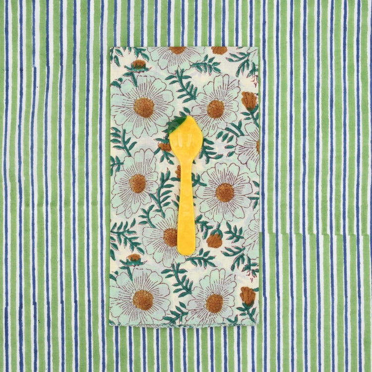 HOME DECOR Suzette Napkin in Datura Opal Suzette a table