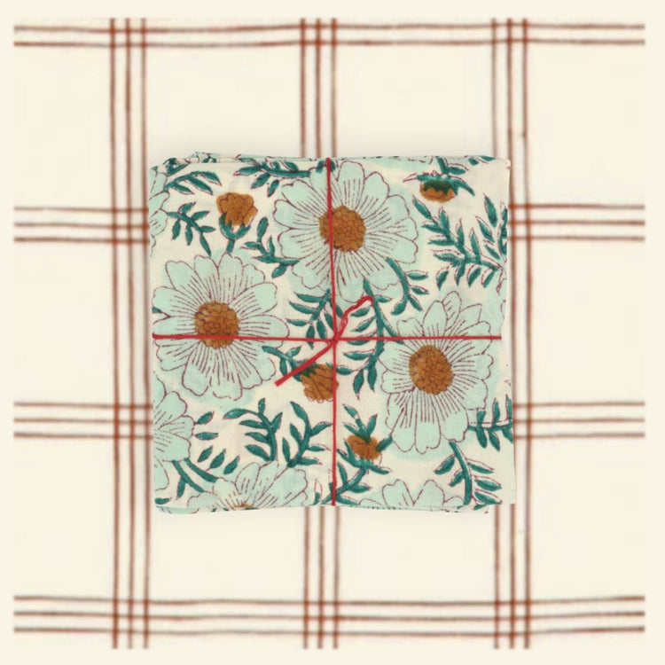 HOME DECOR Suzette Napkin in Datura Opal Suzette a table