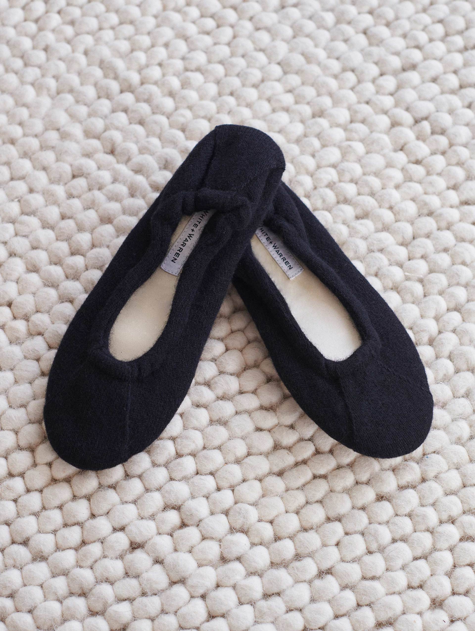 Slippers White & Warren Cashmere Slipper in Black White & Warren