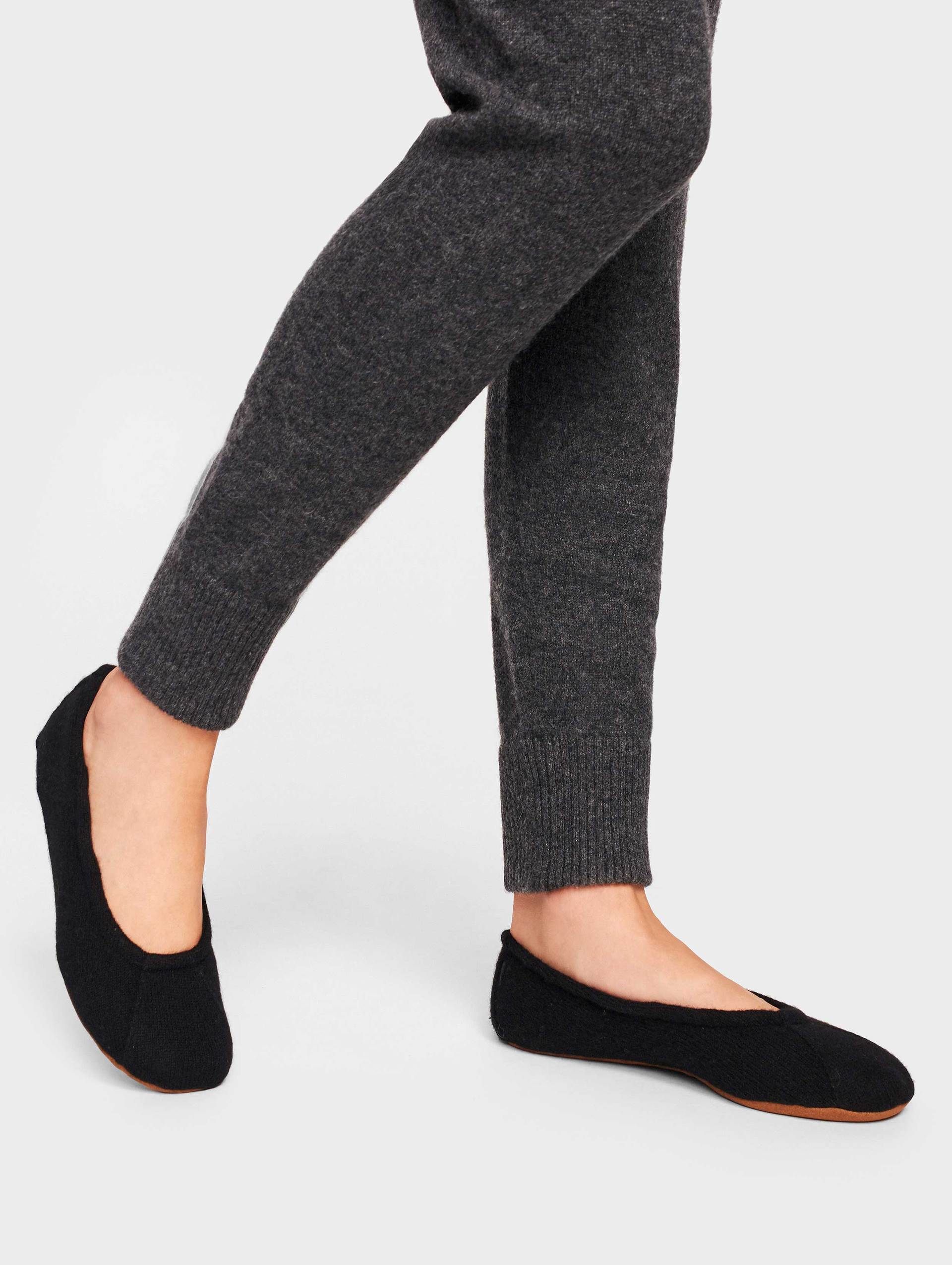 Slippers White & Warren Cashmere Slipper in Black White & Warren