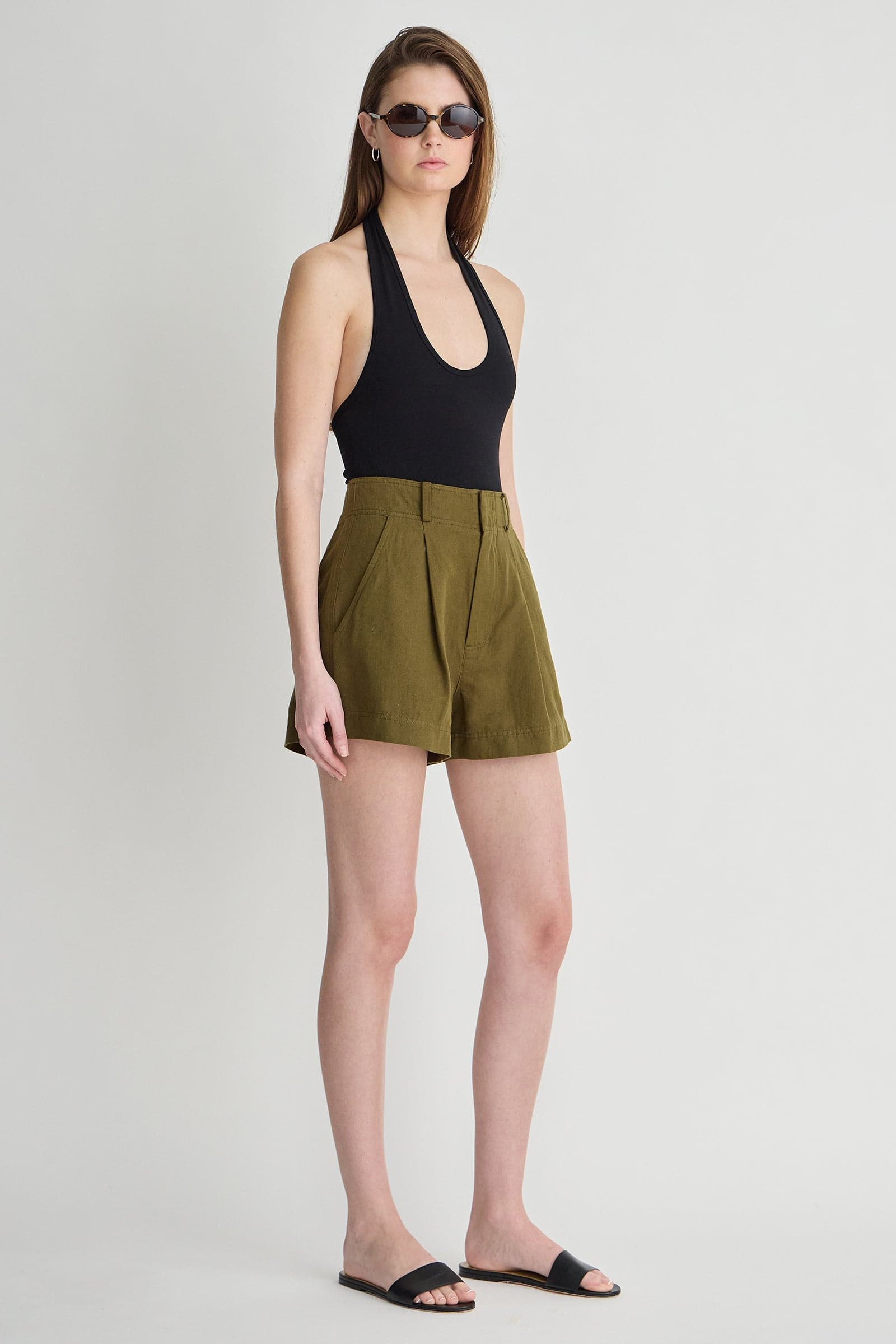 PANTS/SHORTS Short Bari Short in Dark Olive Apiece Apart