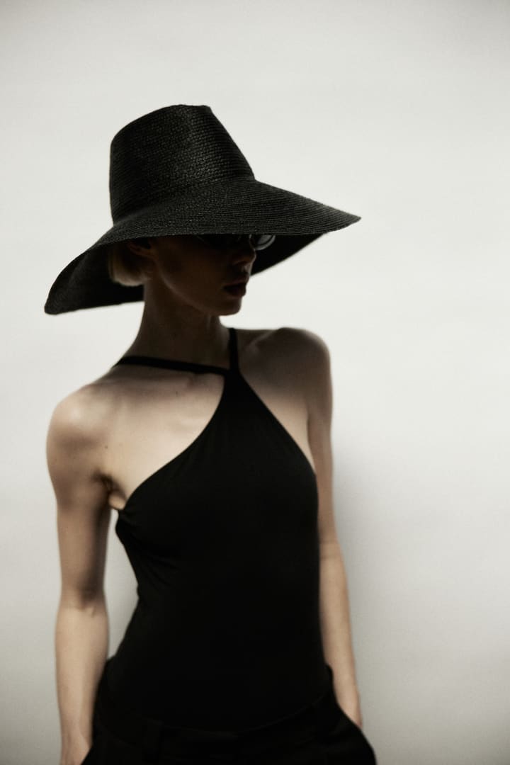 Tinsley Hat in Black – Serafina