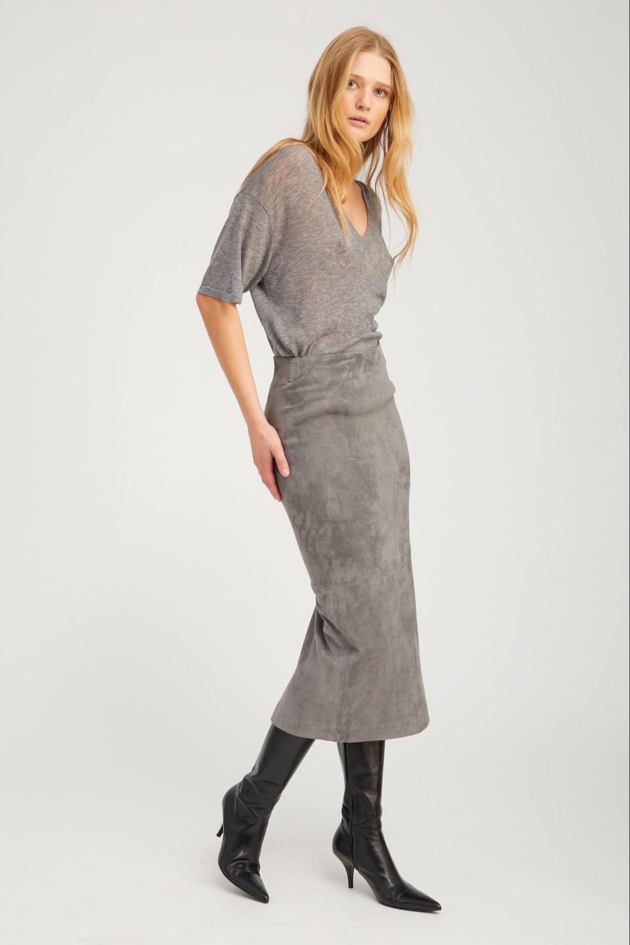 TEES/TANKS V NECK TEE IN GREY SPRWMN