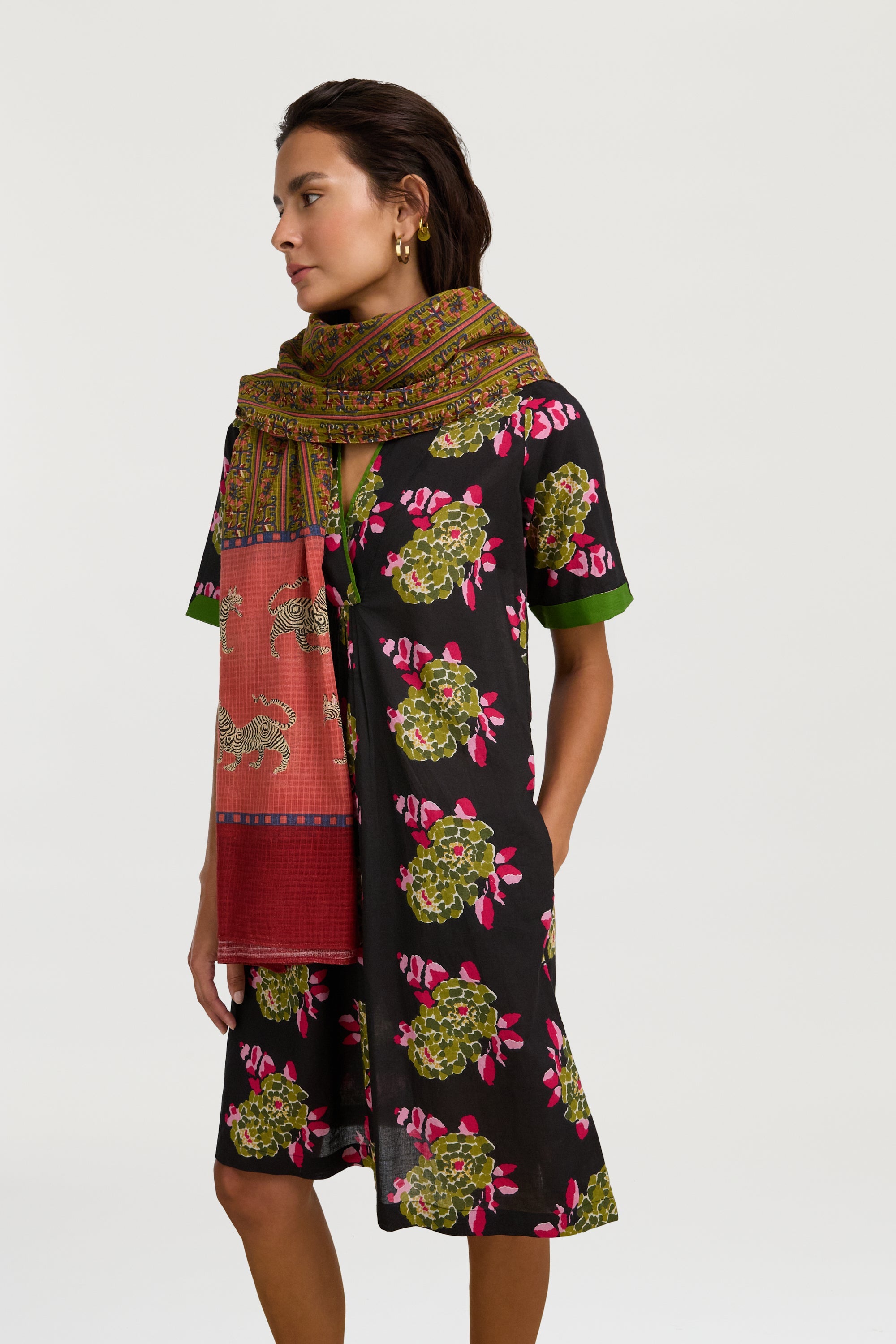 ACCESSORIES Kotadoria Shawl in Dragon Tiger Green Gold Lisa Corti