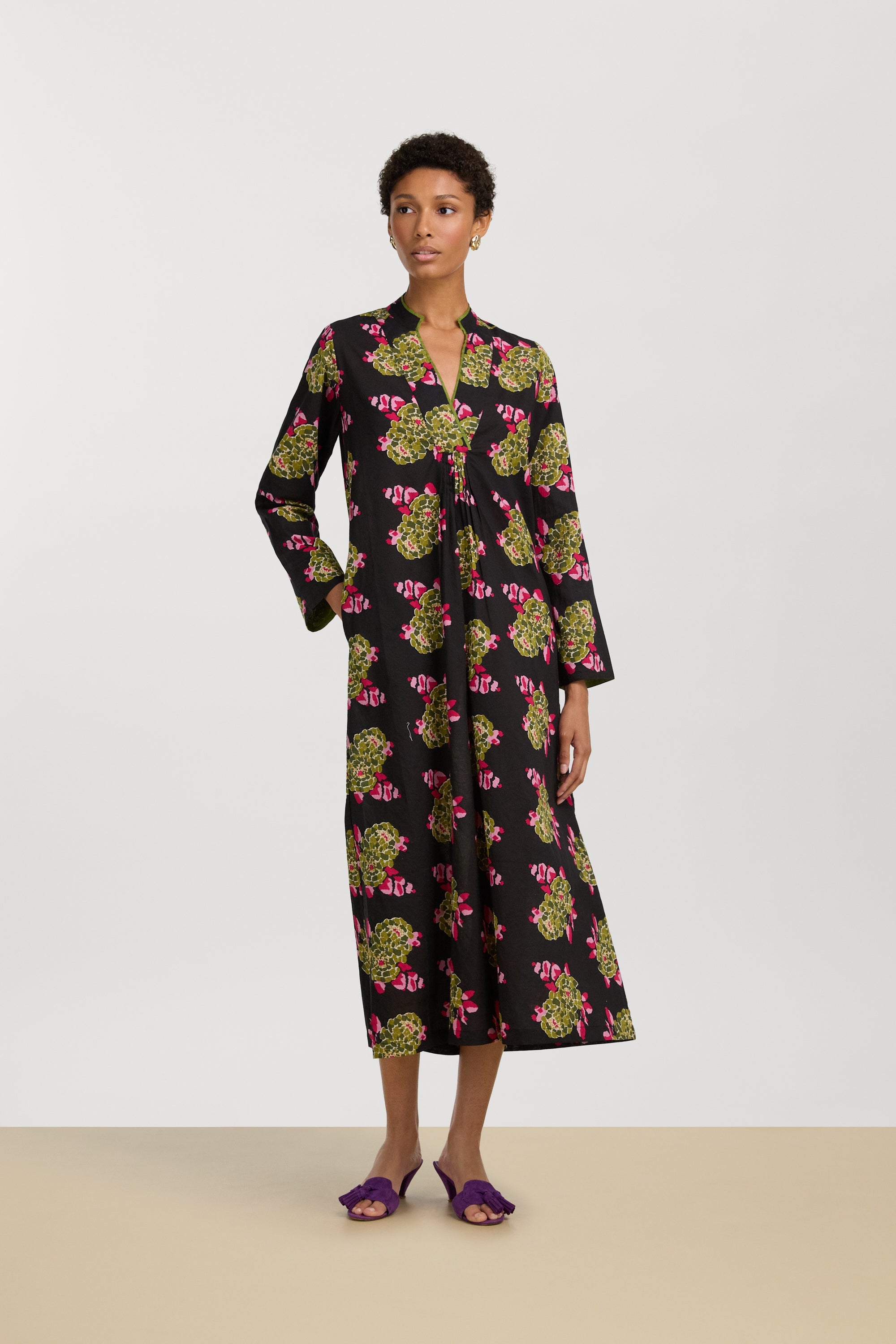 DRESSES/JUMPSUITS Radha Caftan in Suiko Flower Black Lisa Corti
