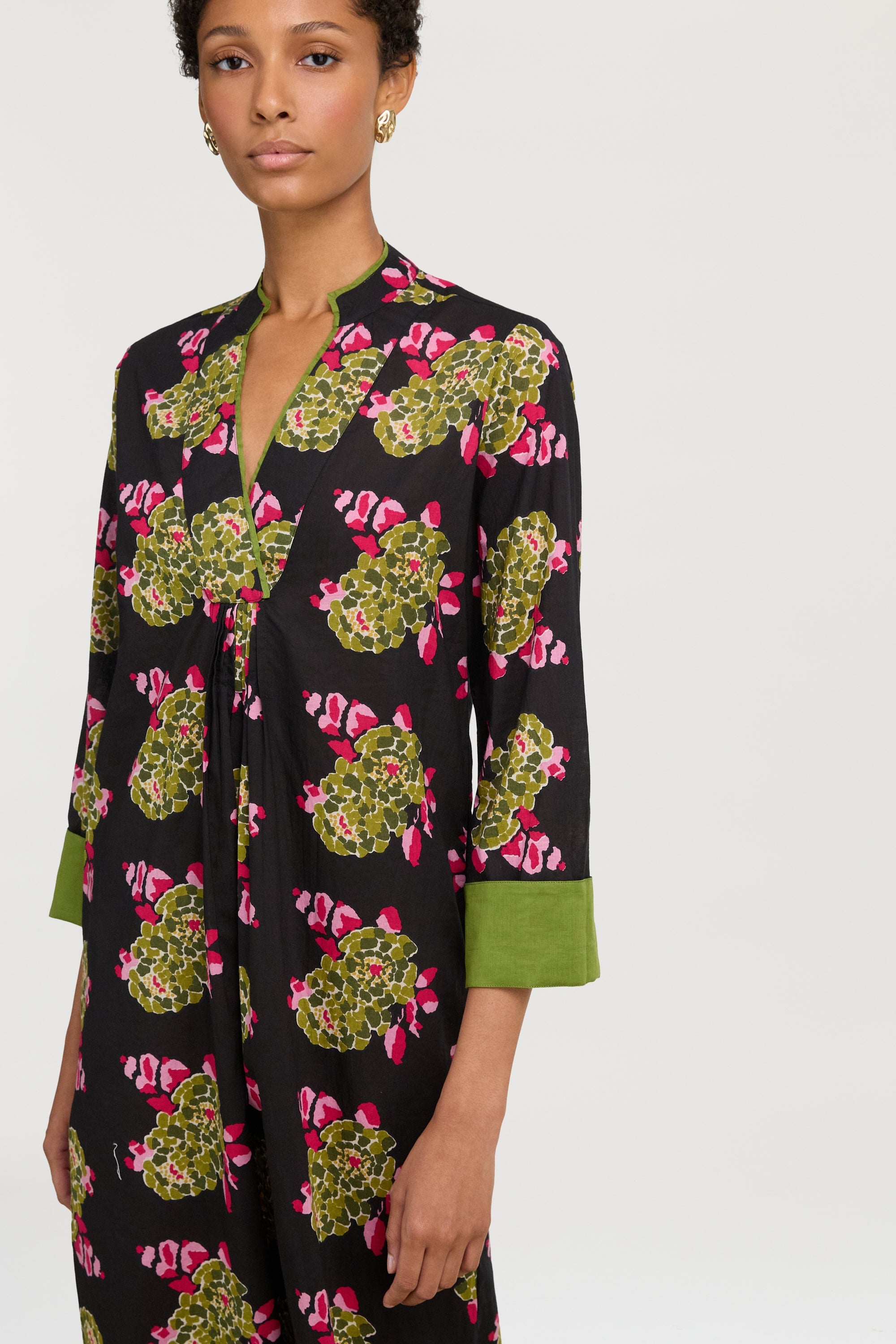 DRESSES/JUMPSUITS Radha Caftan in Suiko Flower Black Lisa Corti